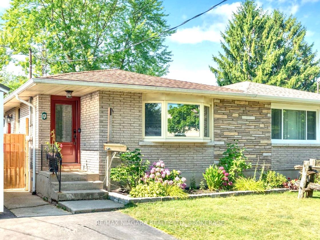 8 Lakehurst Drive