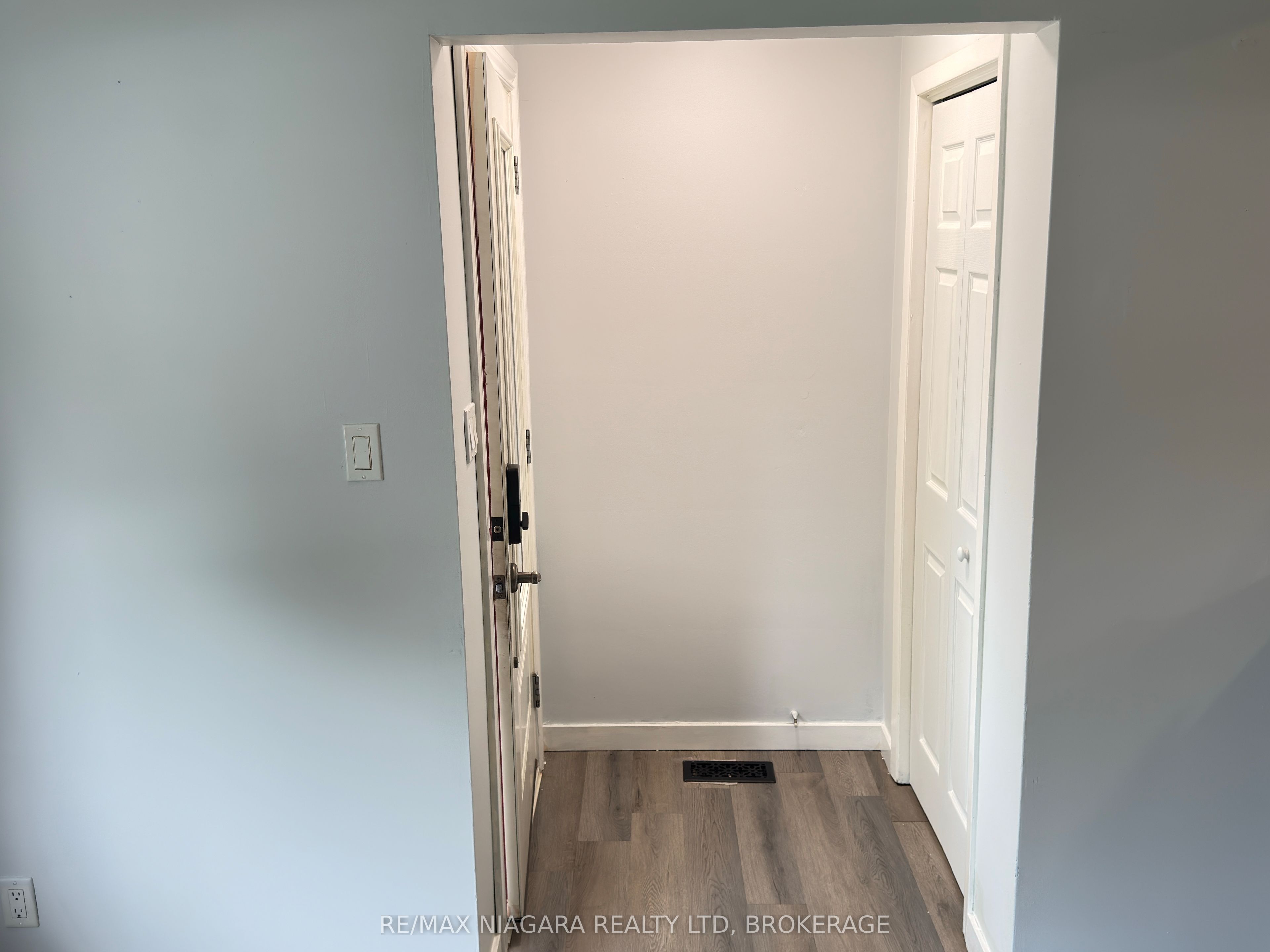 8 Lakehurst Drive Property Photo 2