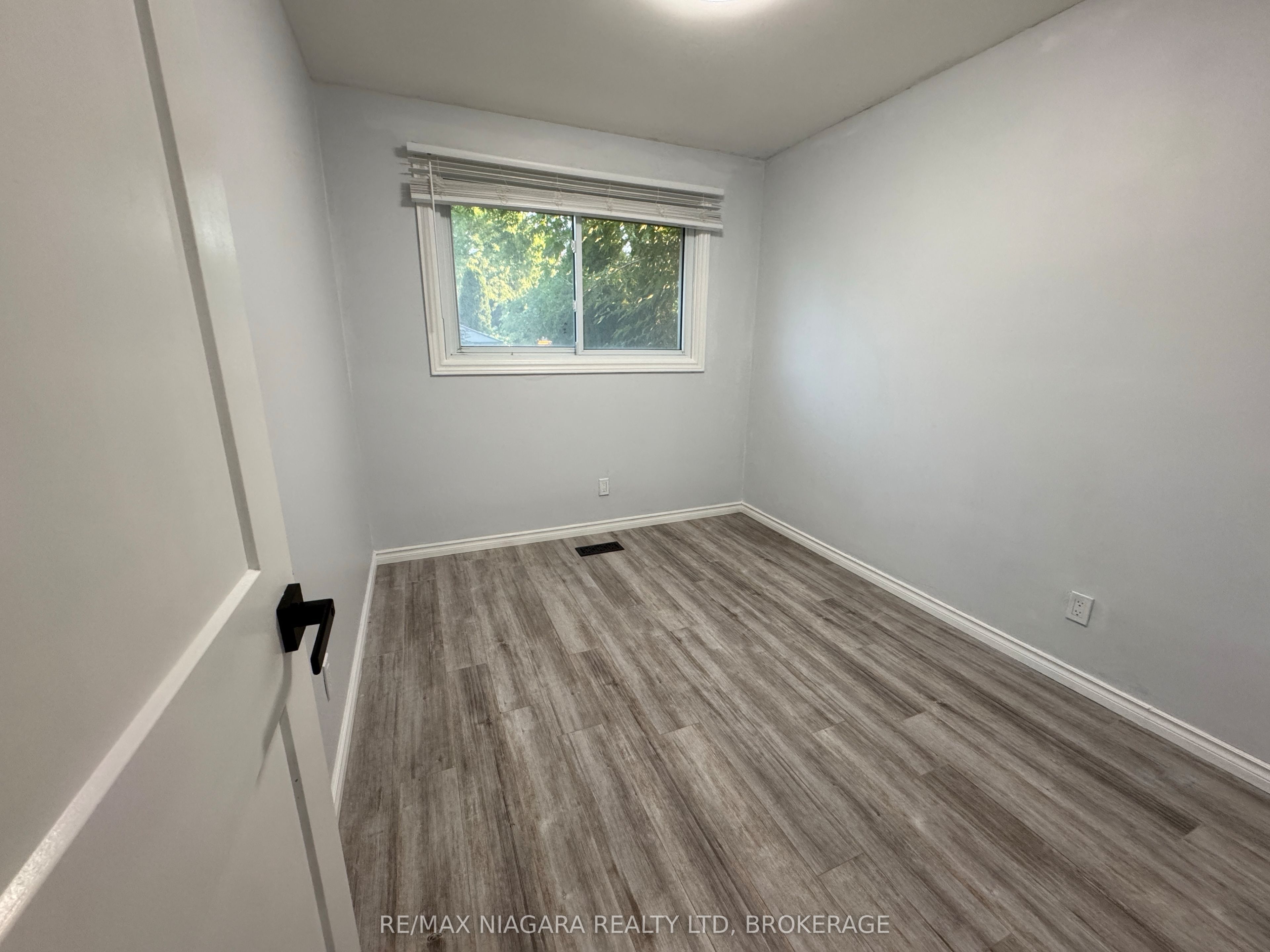 8 Lakehurst Drive Property Photo 12