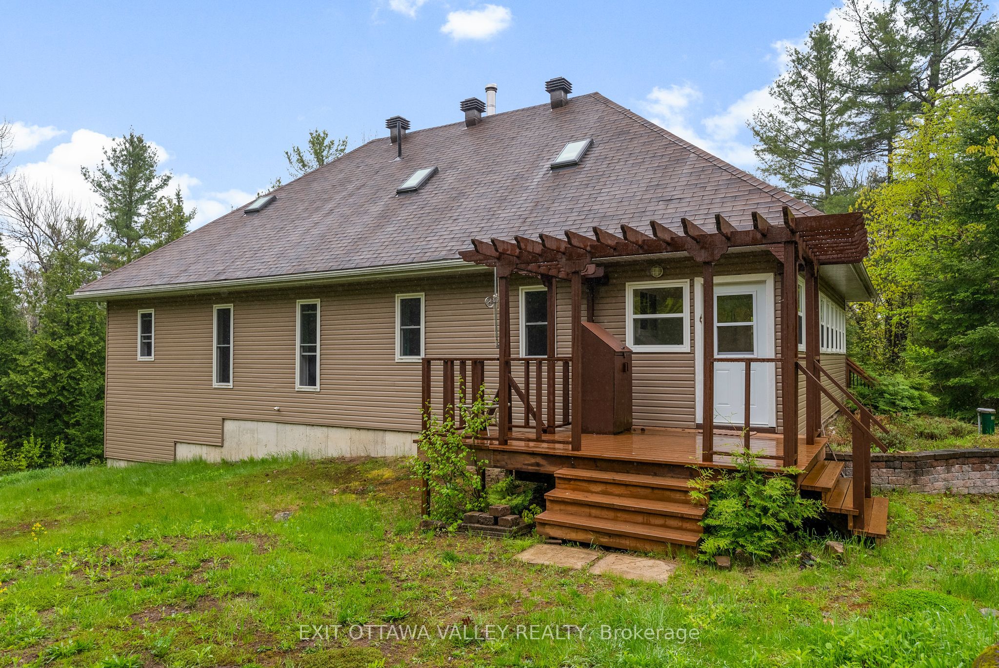 28084 Highway 41 Property Photo 2