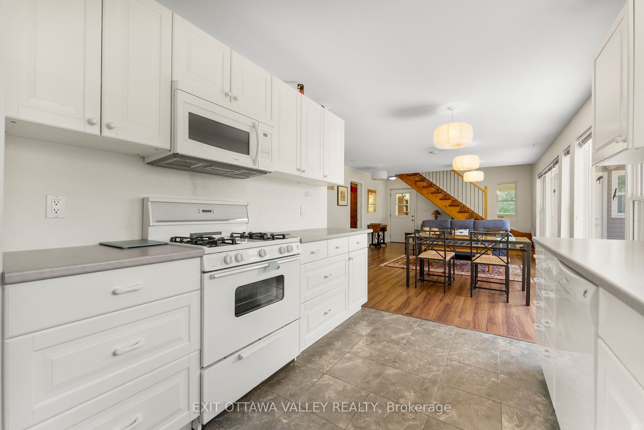 28084 Highway 41 Property Photo 6