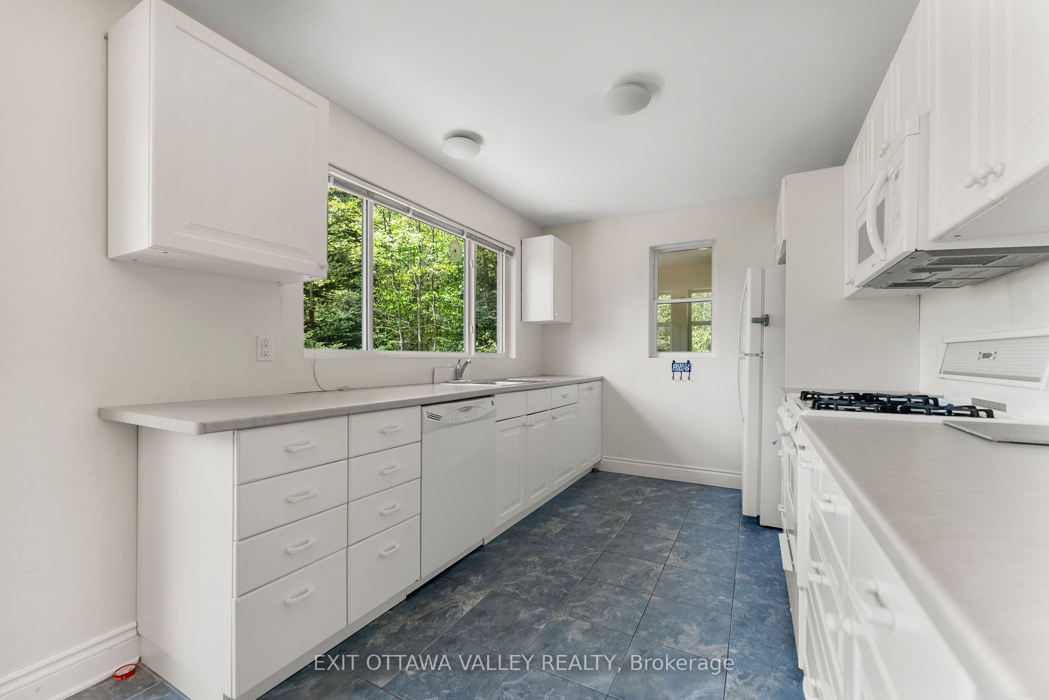 28084 Highway 41 Property Photo 7