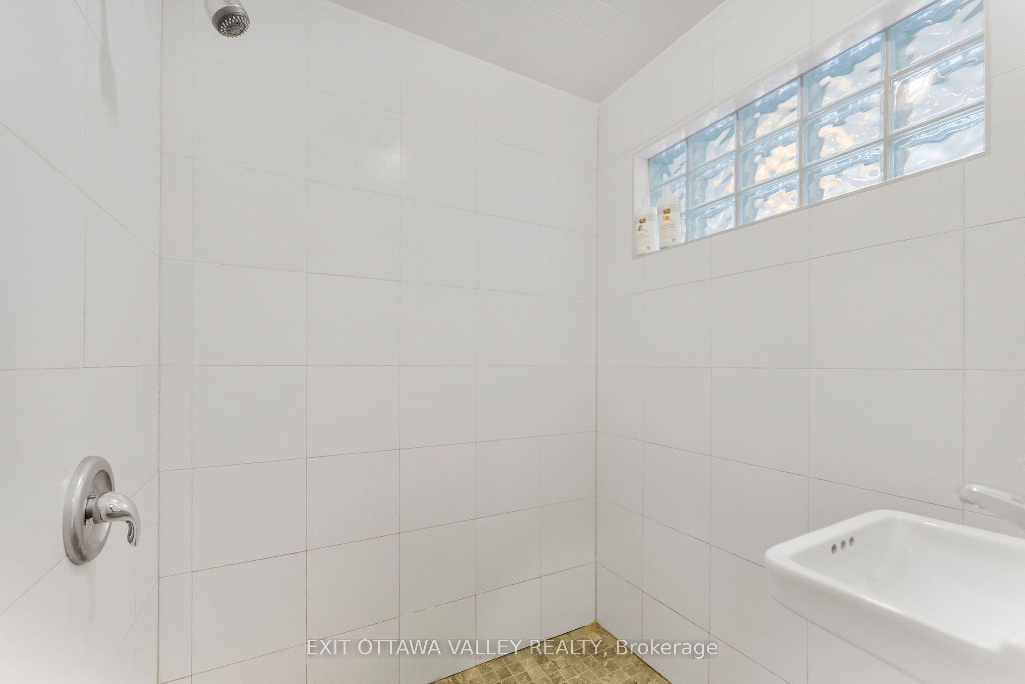 28084 Highway 41 Property Photo 13