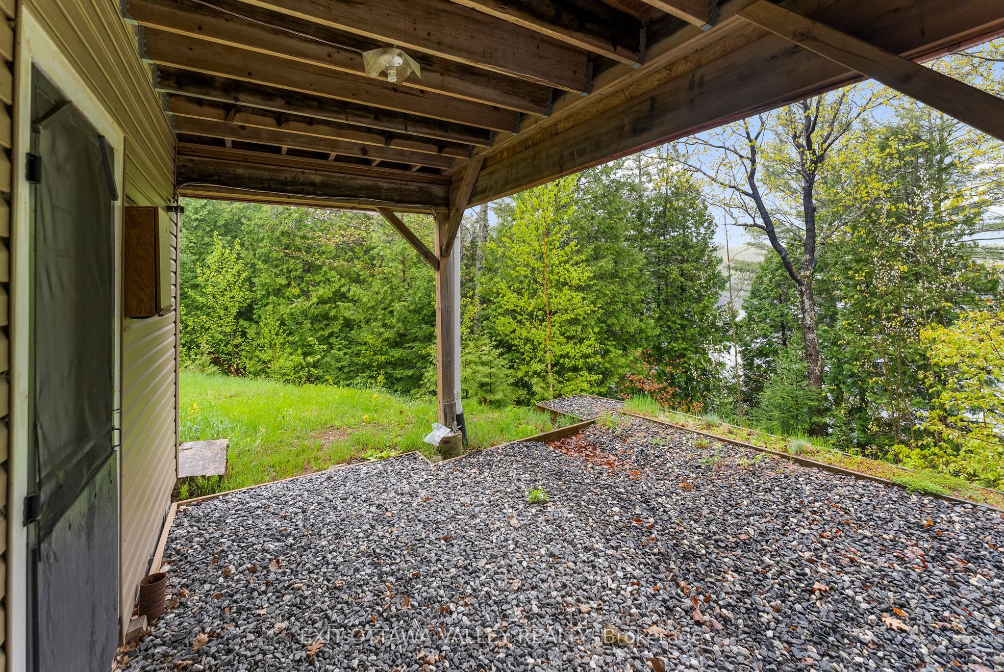 28084 Highway 41 Property Photo 25