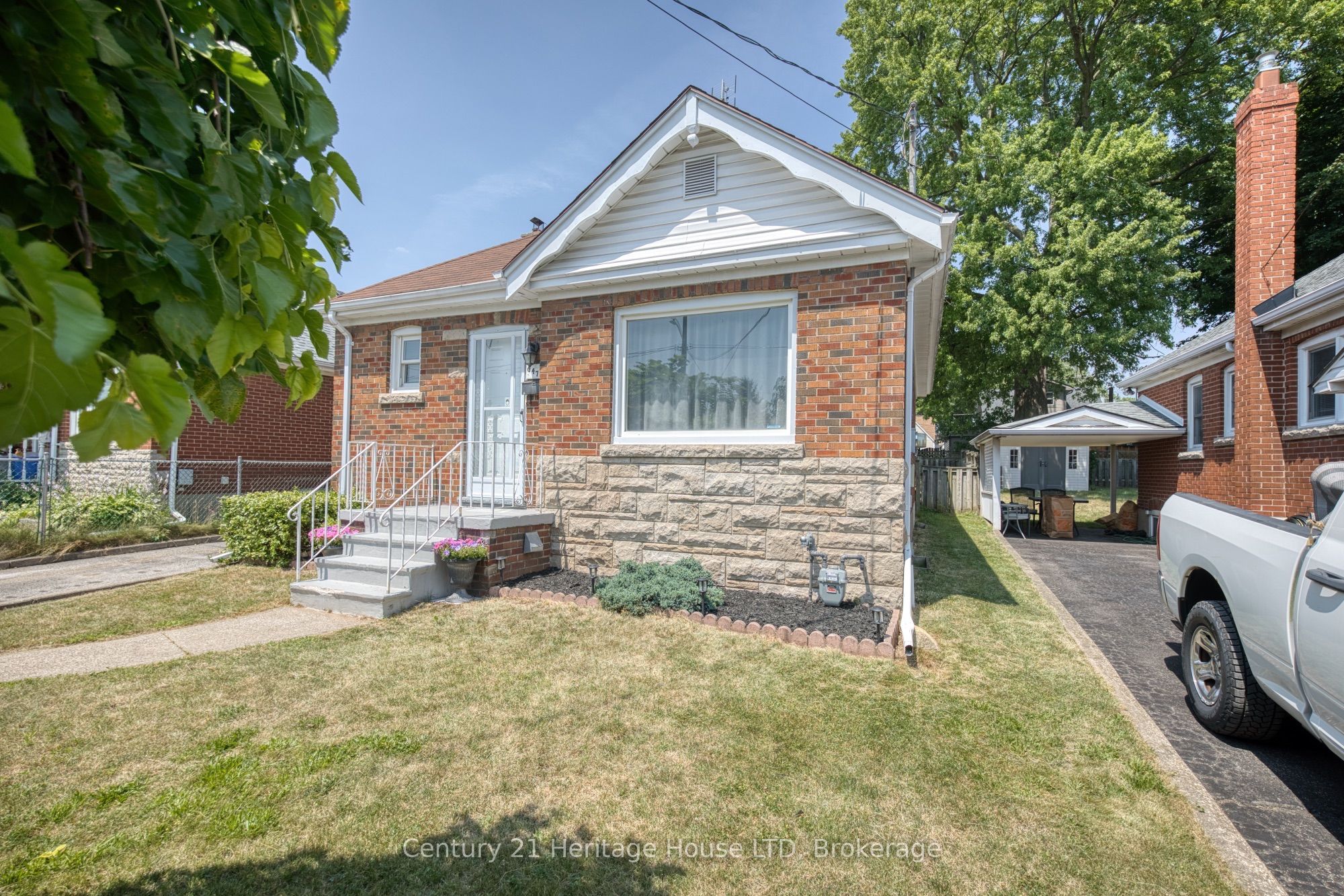 6477 Barker Street Property Photo 1