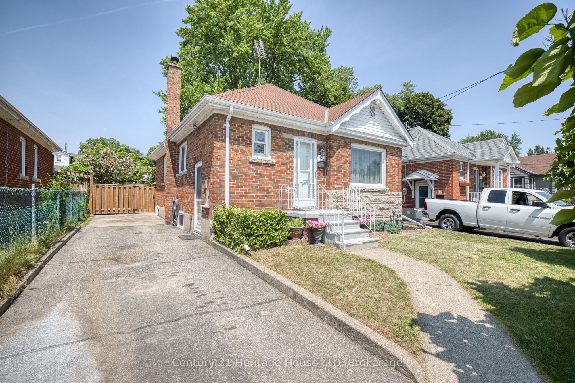 6477 Barker Street Property Photo 3