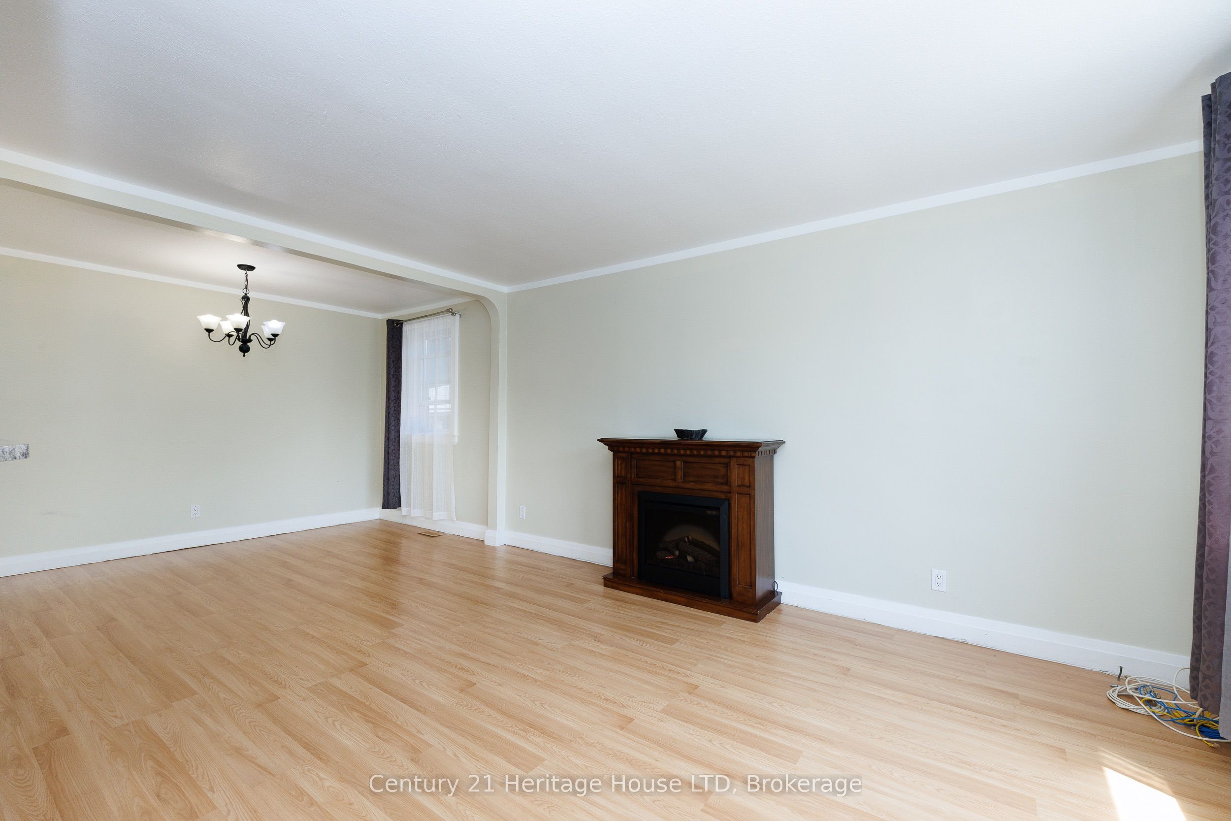 6477 Barker Street Property Photo 6