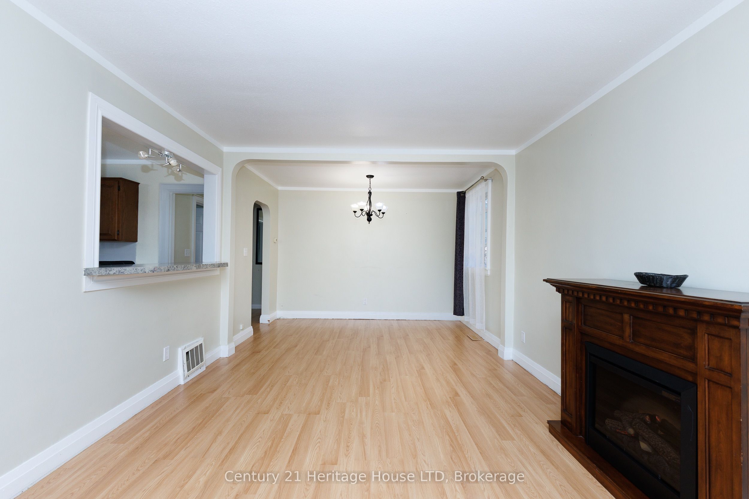 6477 Barker Street Property Photo 7