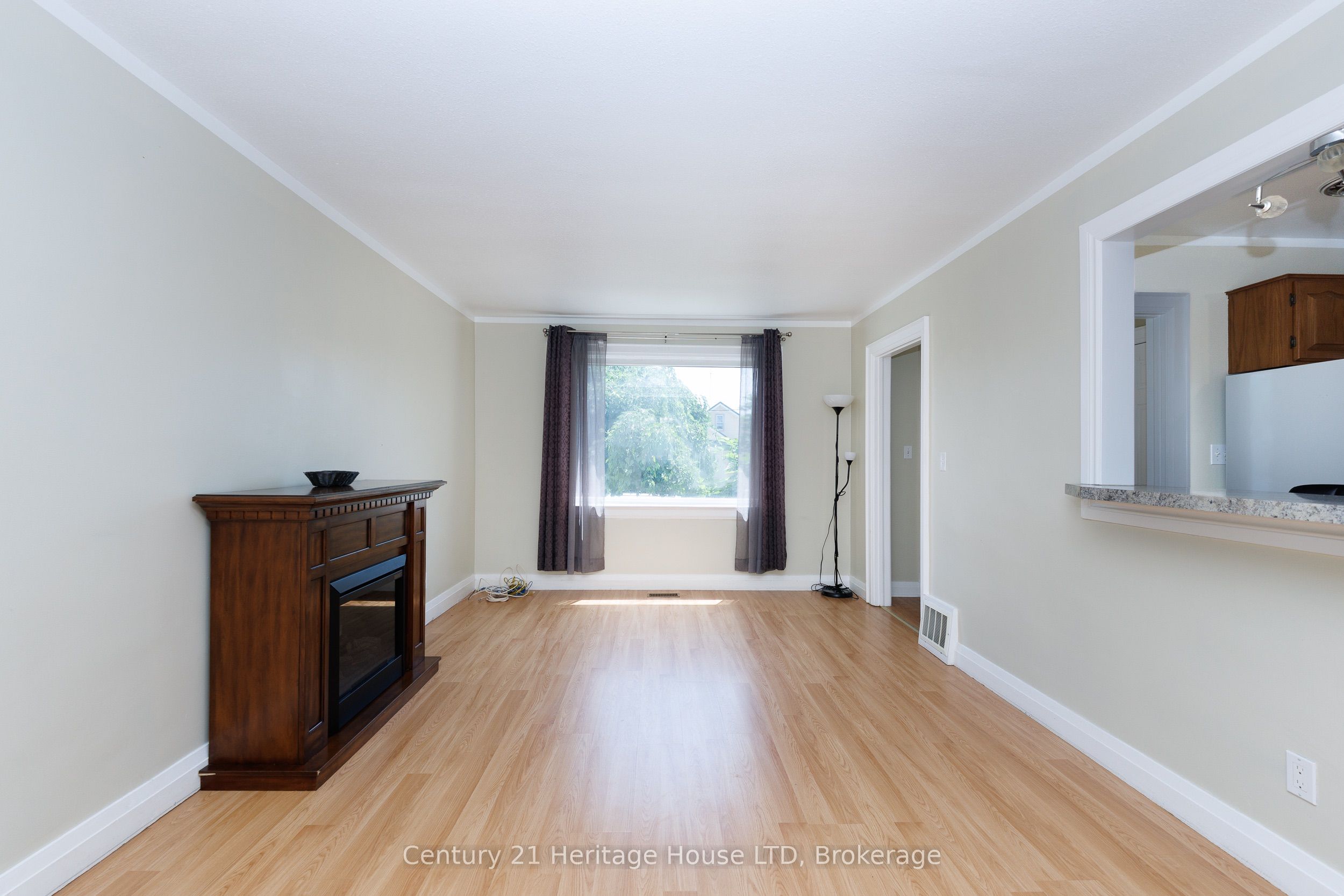 6477 Barker Street Property Photo 9