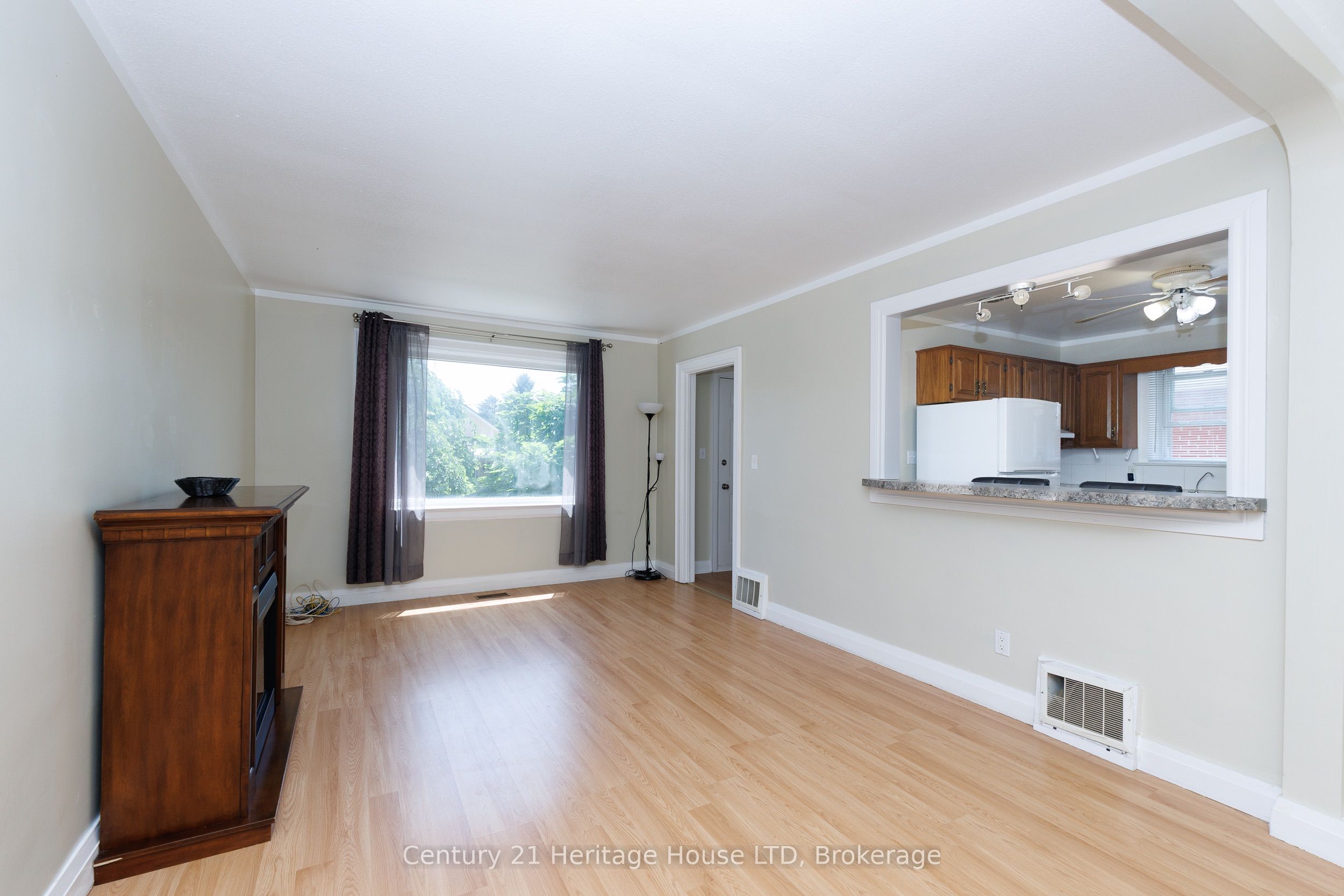 6477 Barker Street Property Photo 10