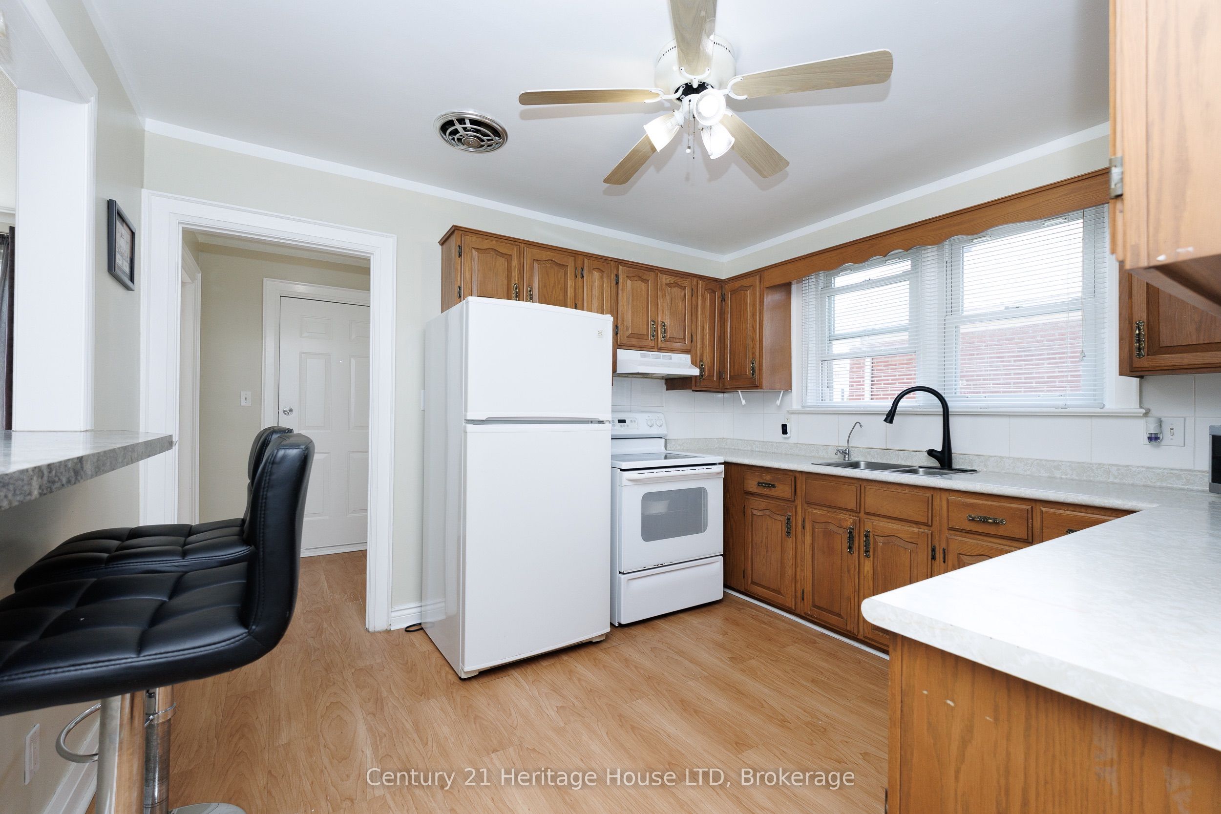 6477 Barker Street Property Photo 11