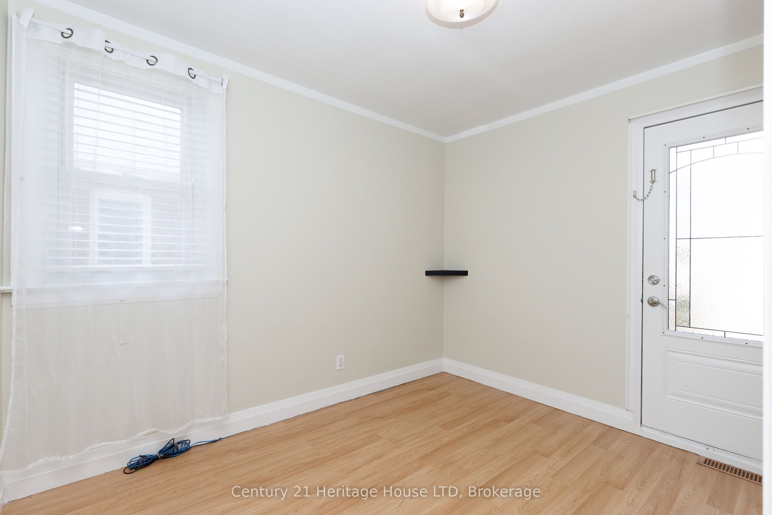 6477 Barker Street Property Photo 16