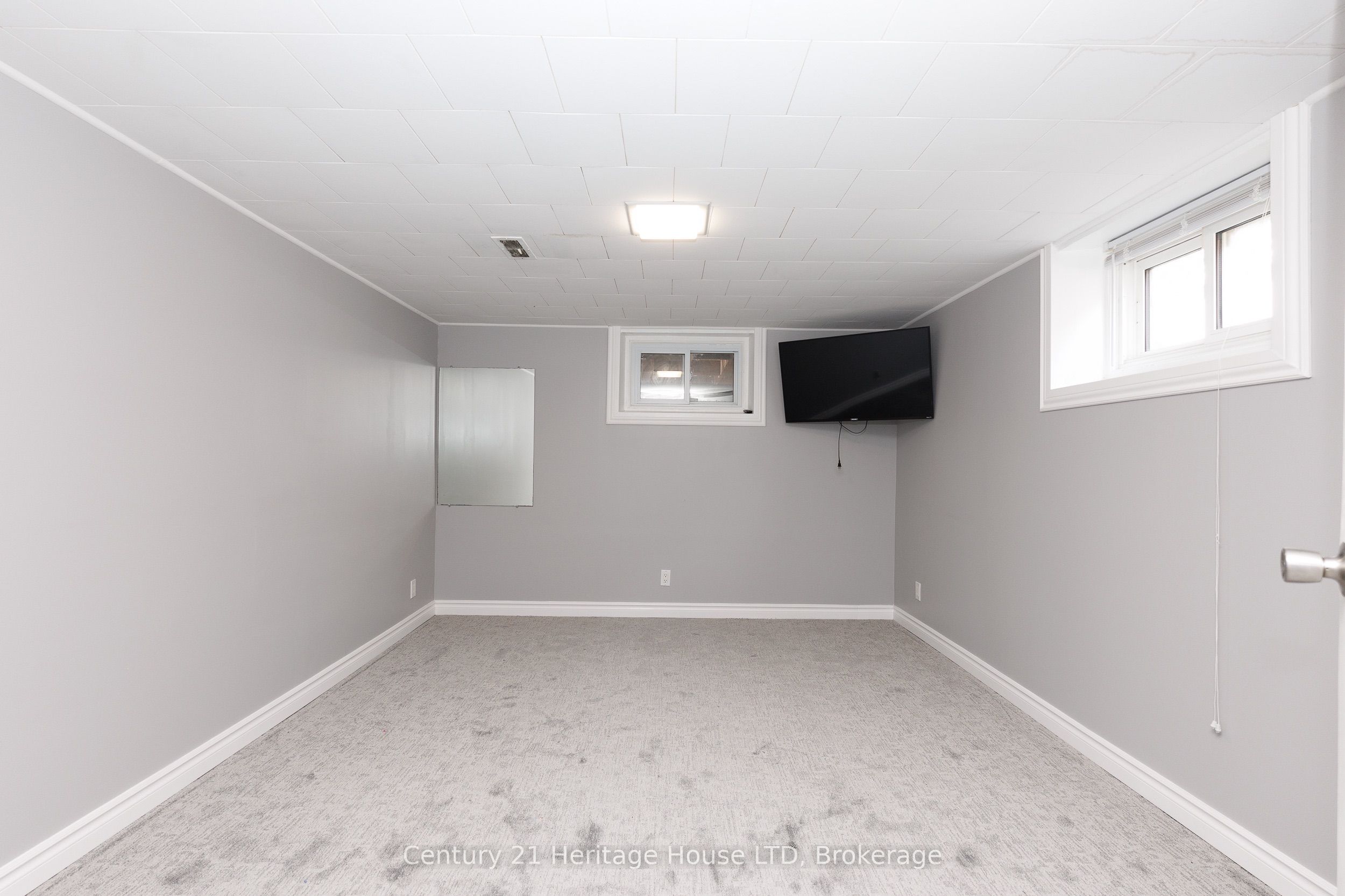 6477 Barker Street Property Photo 27