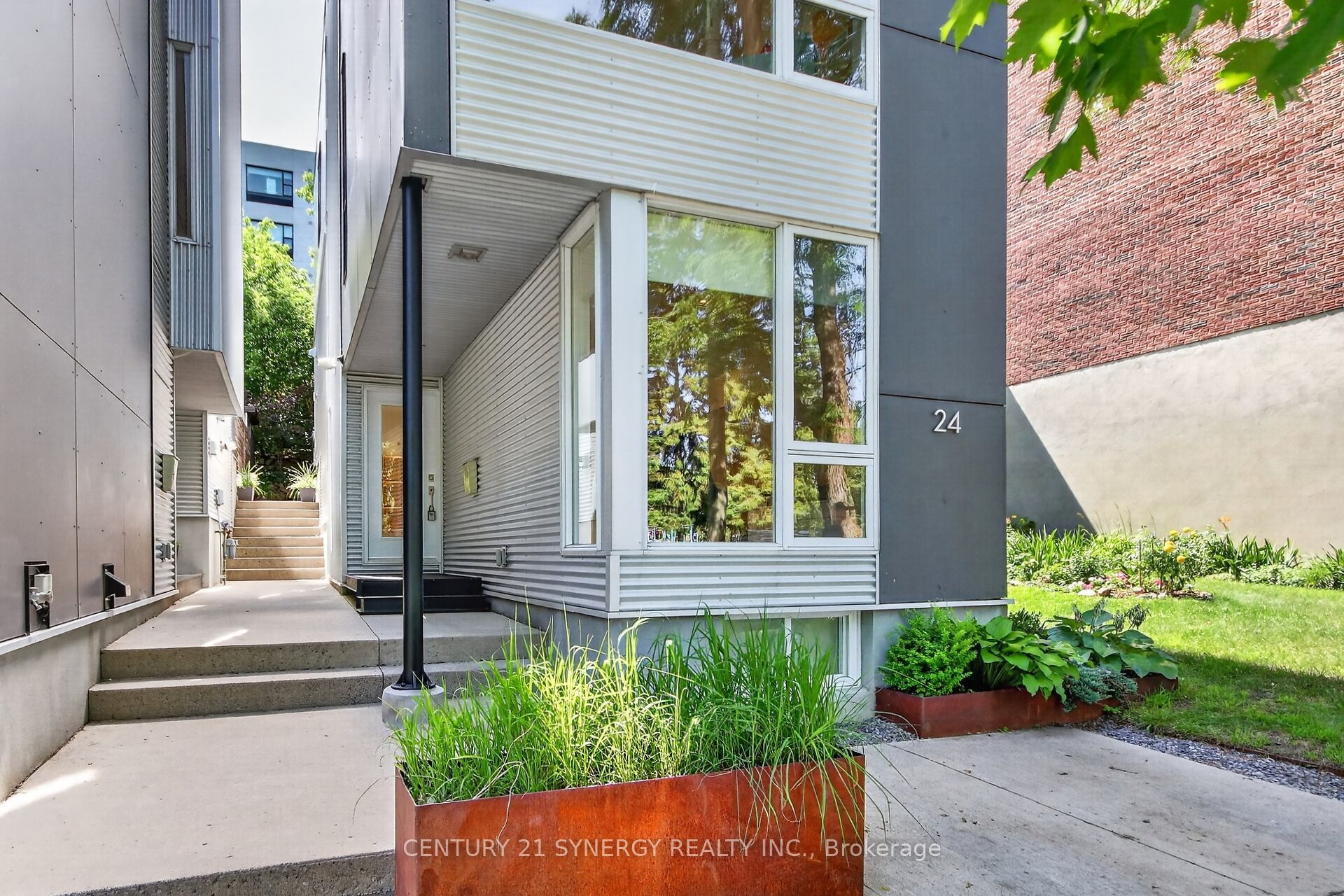 24 Stonehurst Avenue Property Photo 3