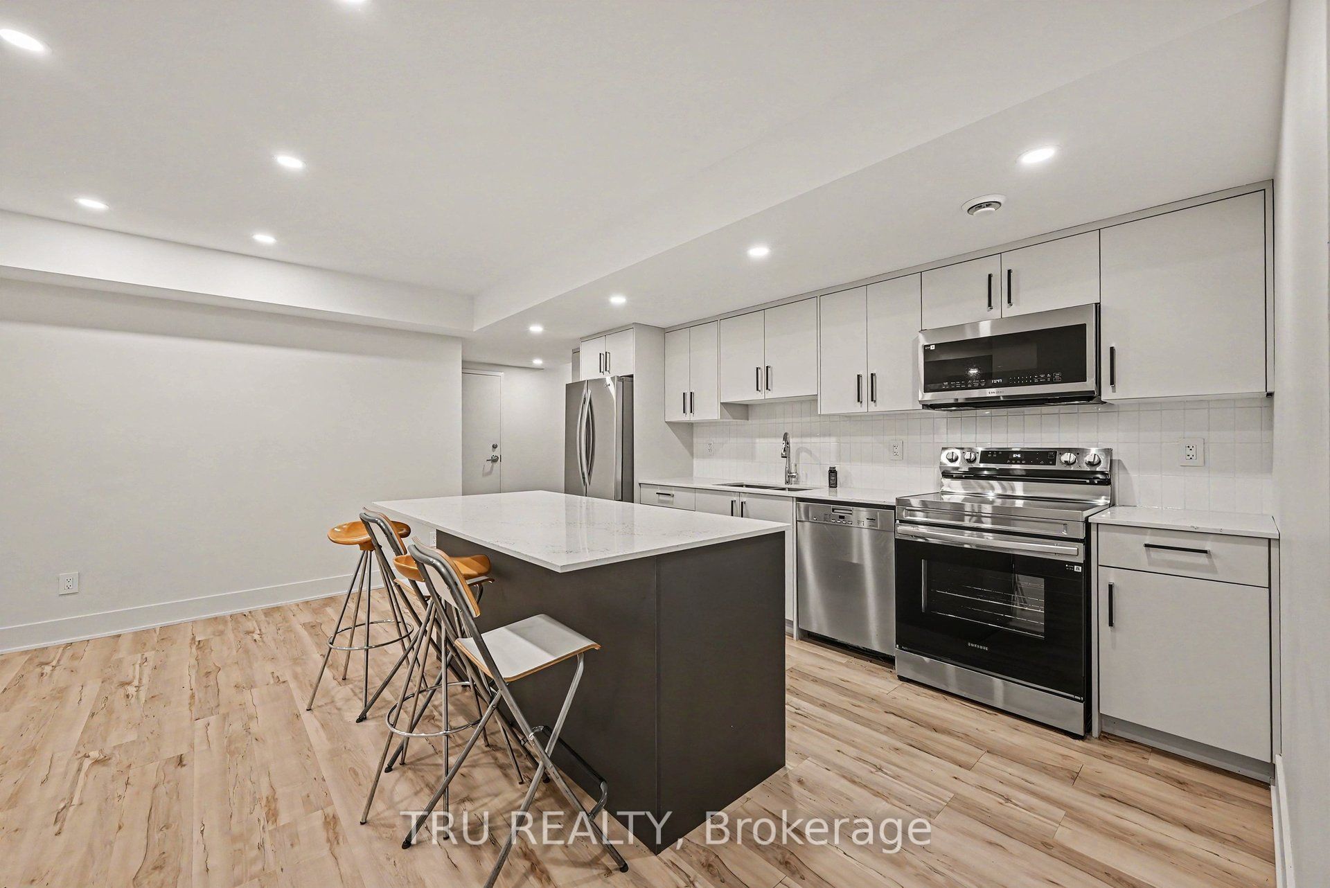 120 Glynn Avenue B Property Photo 4