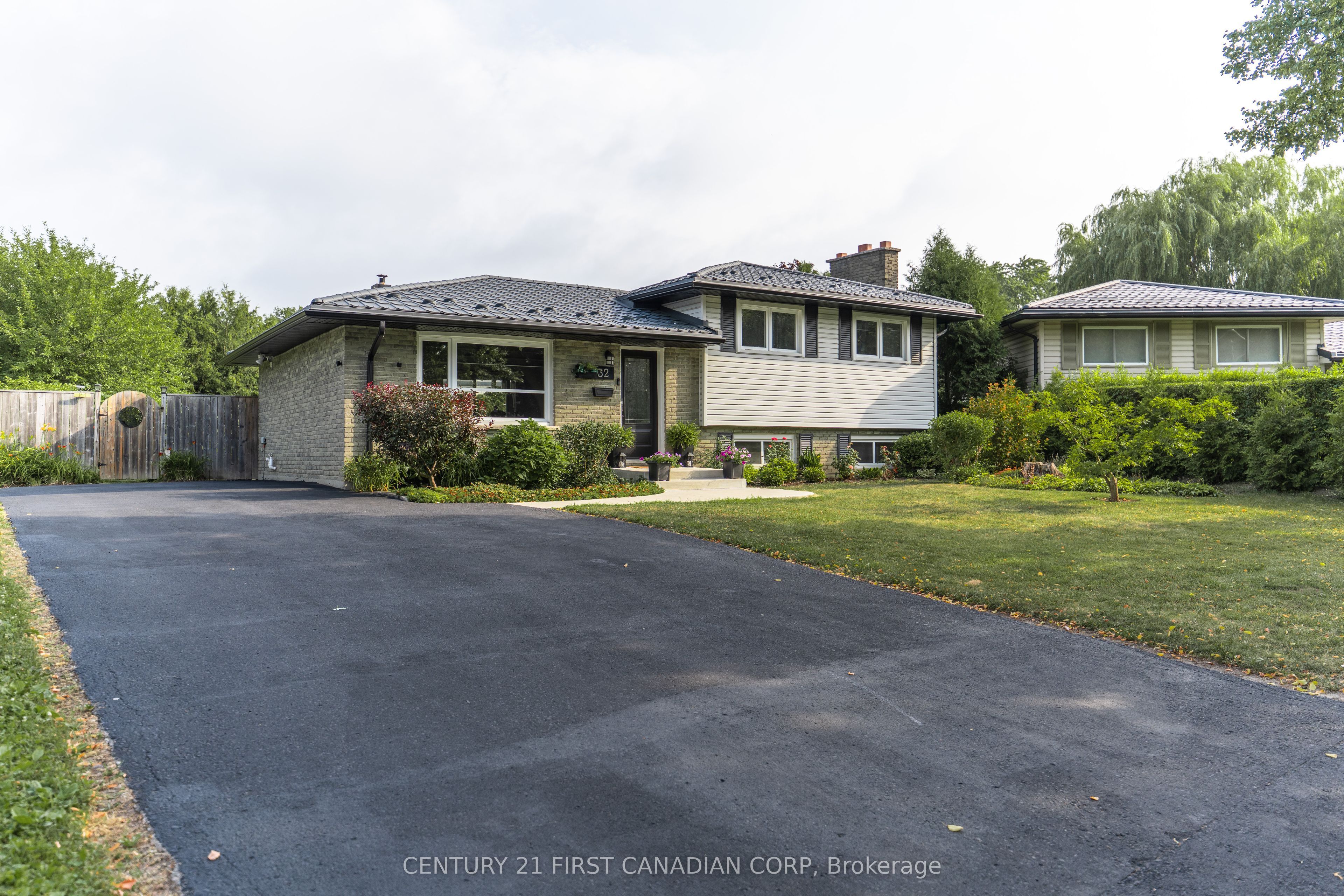 32 Mendip Crescent Property Photo 2