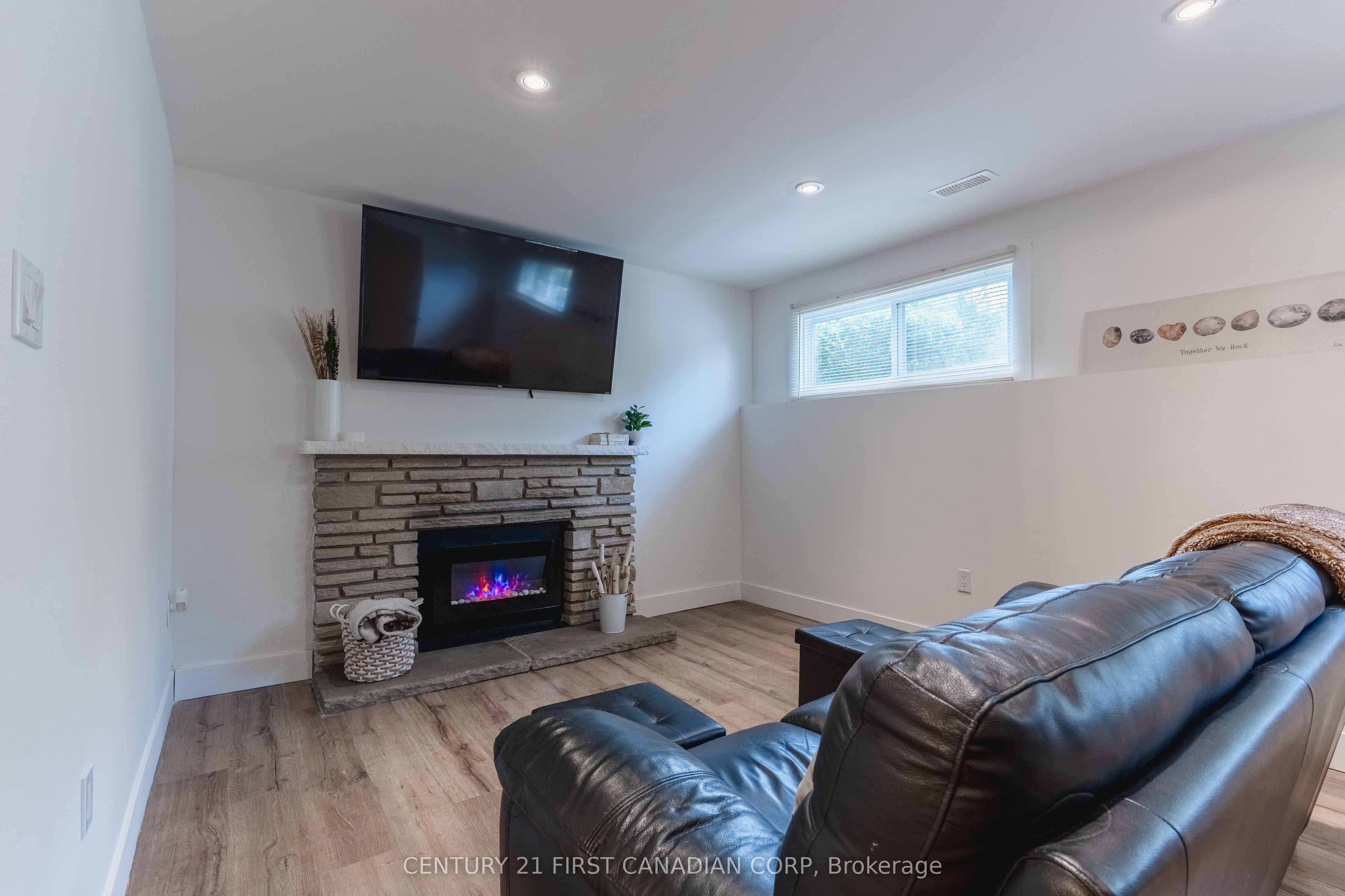 32 Mendip Crescent Property Photo 26