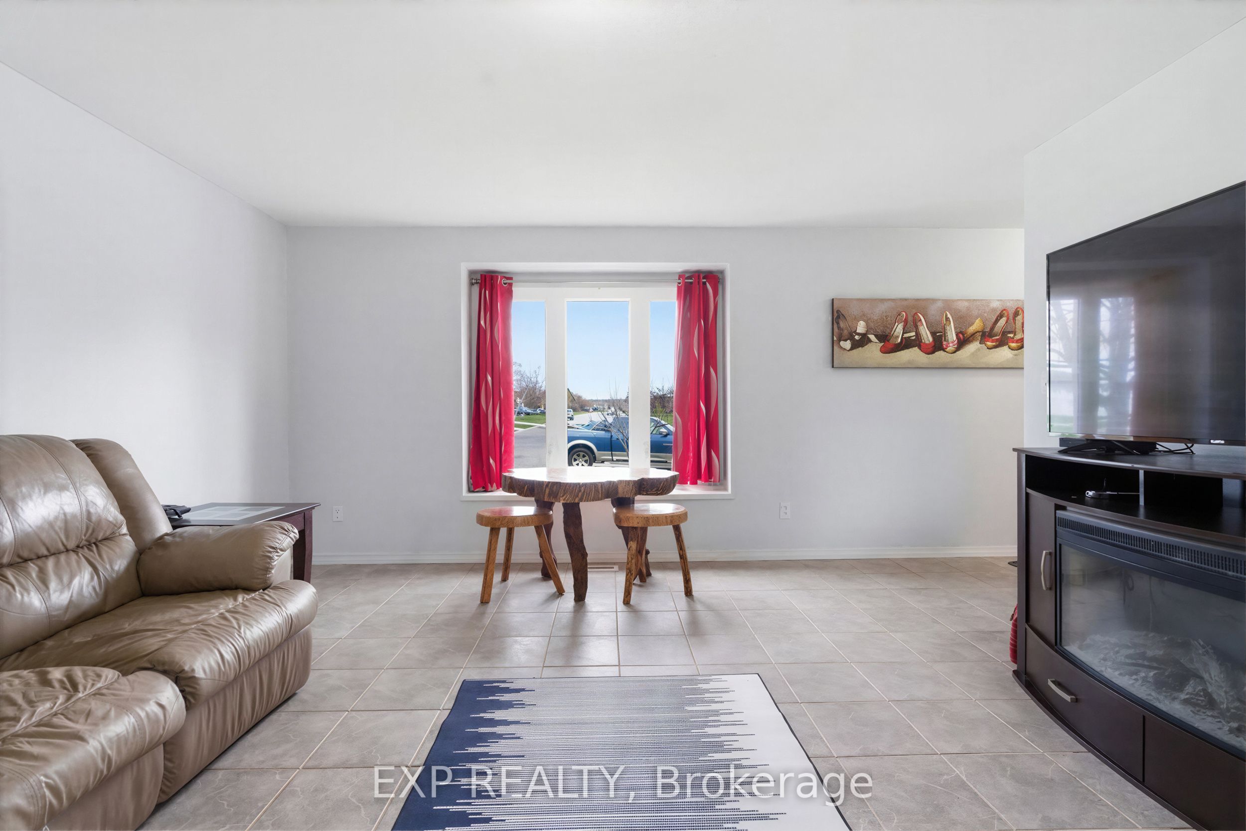 8 Abbott Lane Property Photo 11