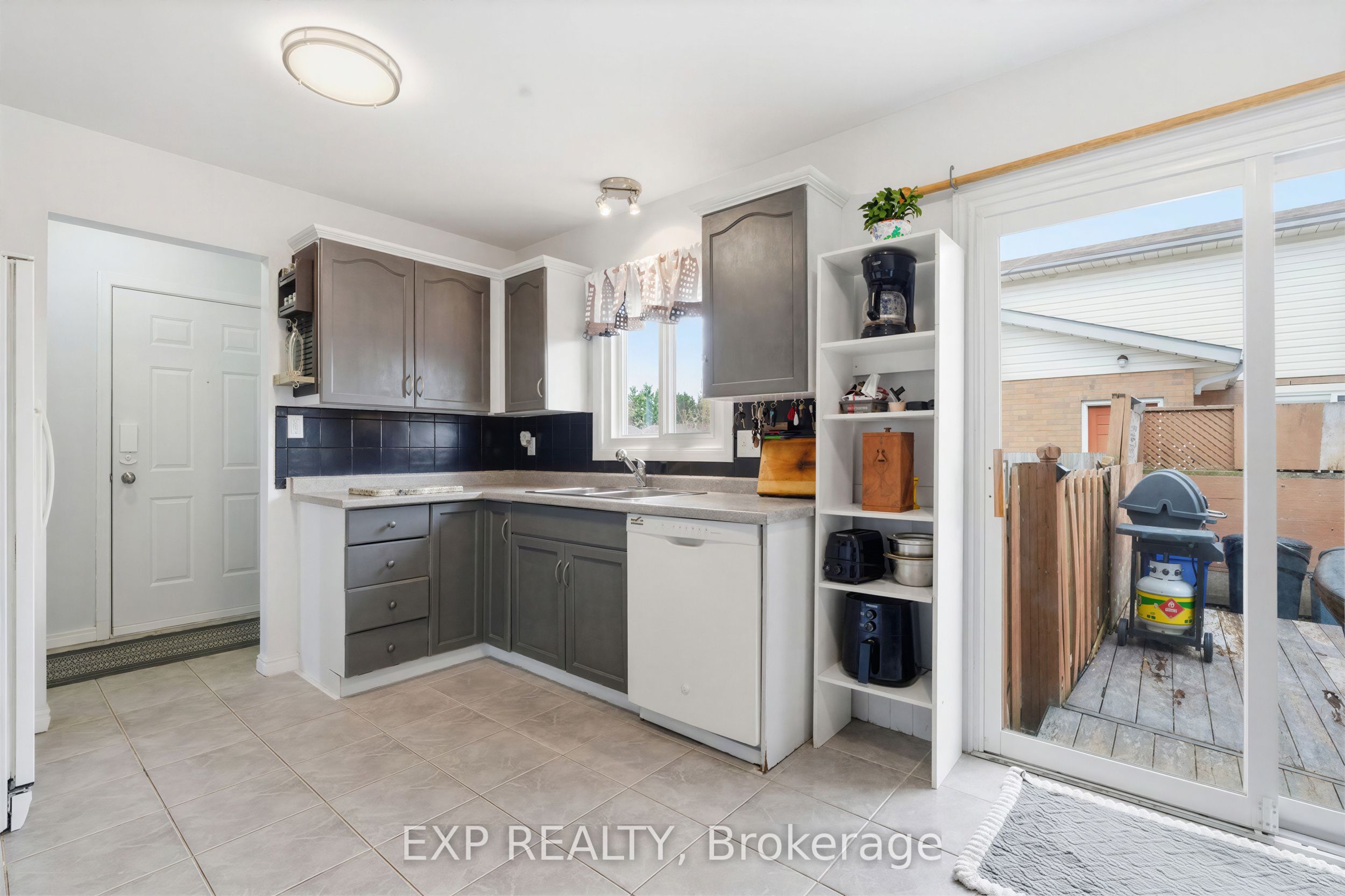 8 Abbott Lane Property Photo 15