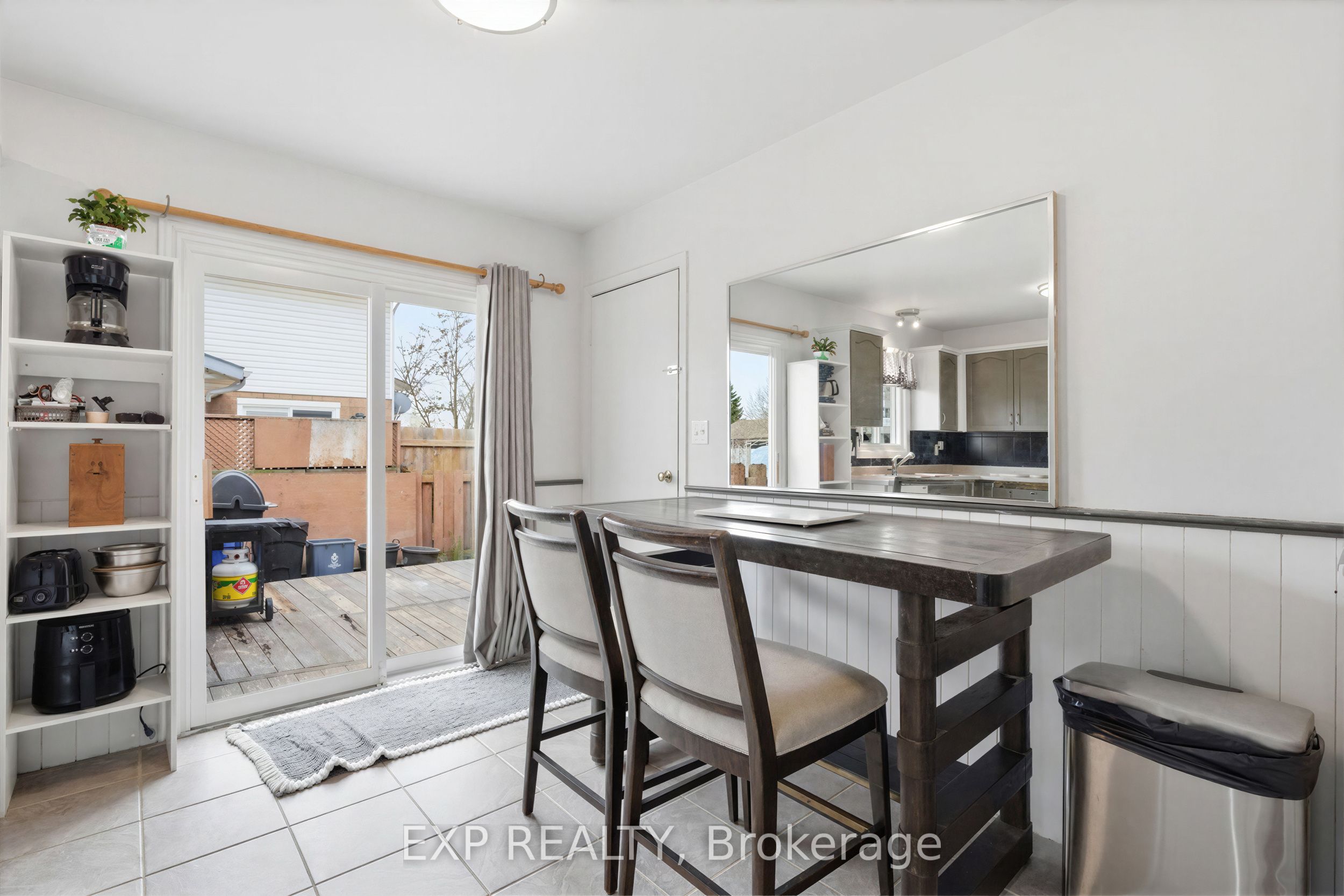 8 Abbott Lane Property Photo 16