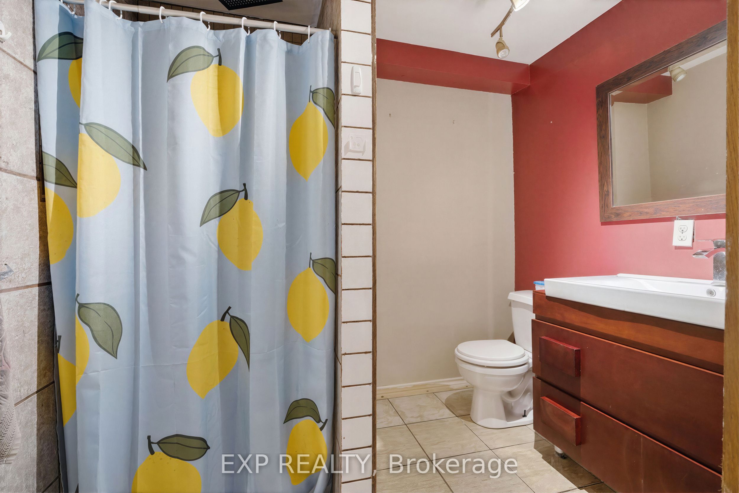 8 Abbott Lane Property Photo 28