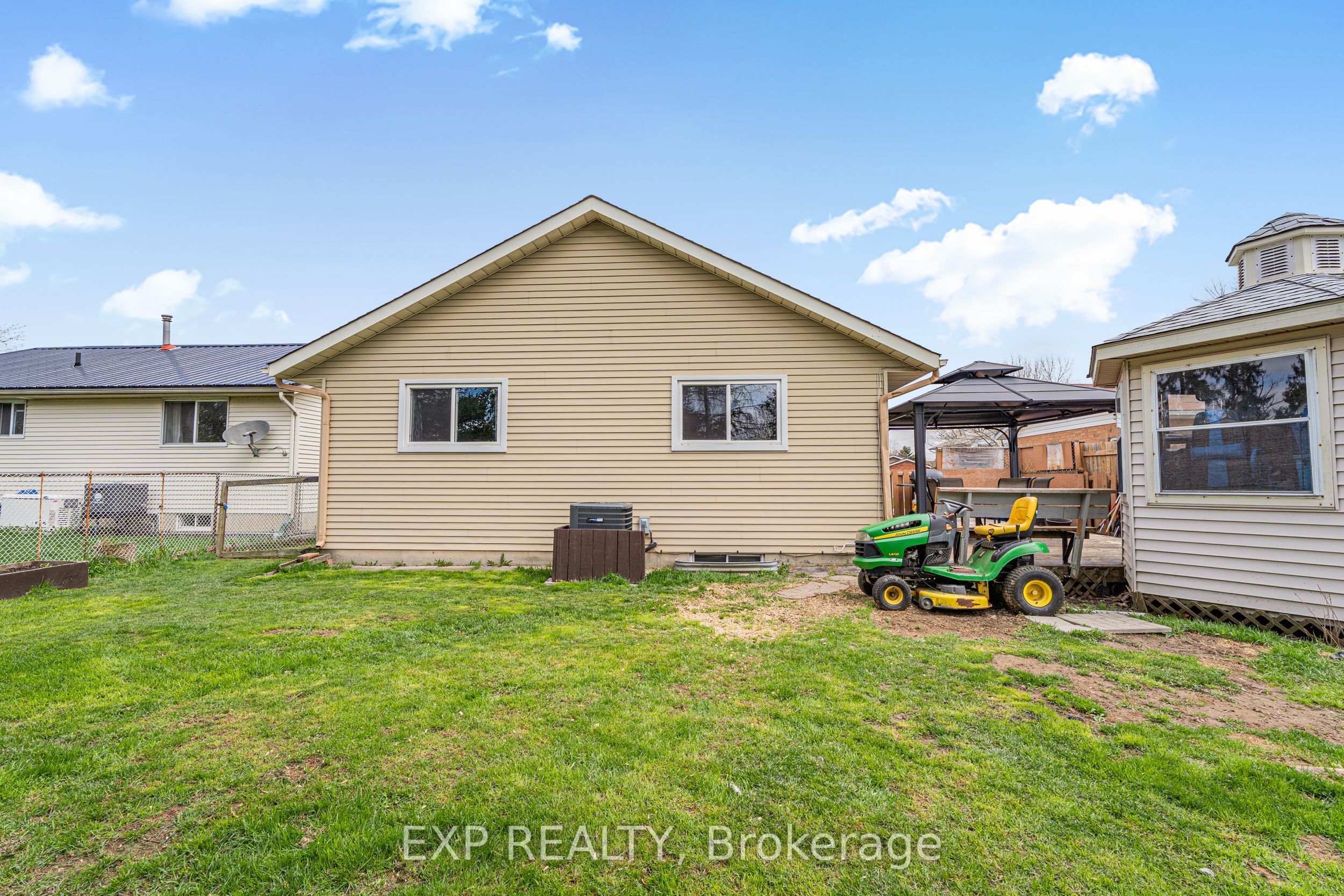 8 Abbott Lane Property Photo 33
