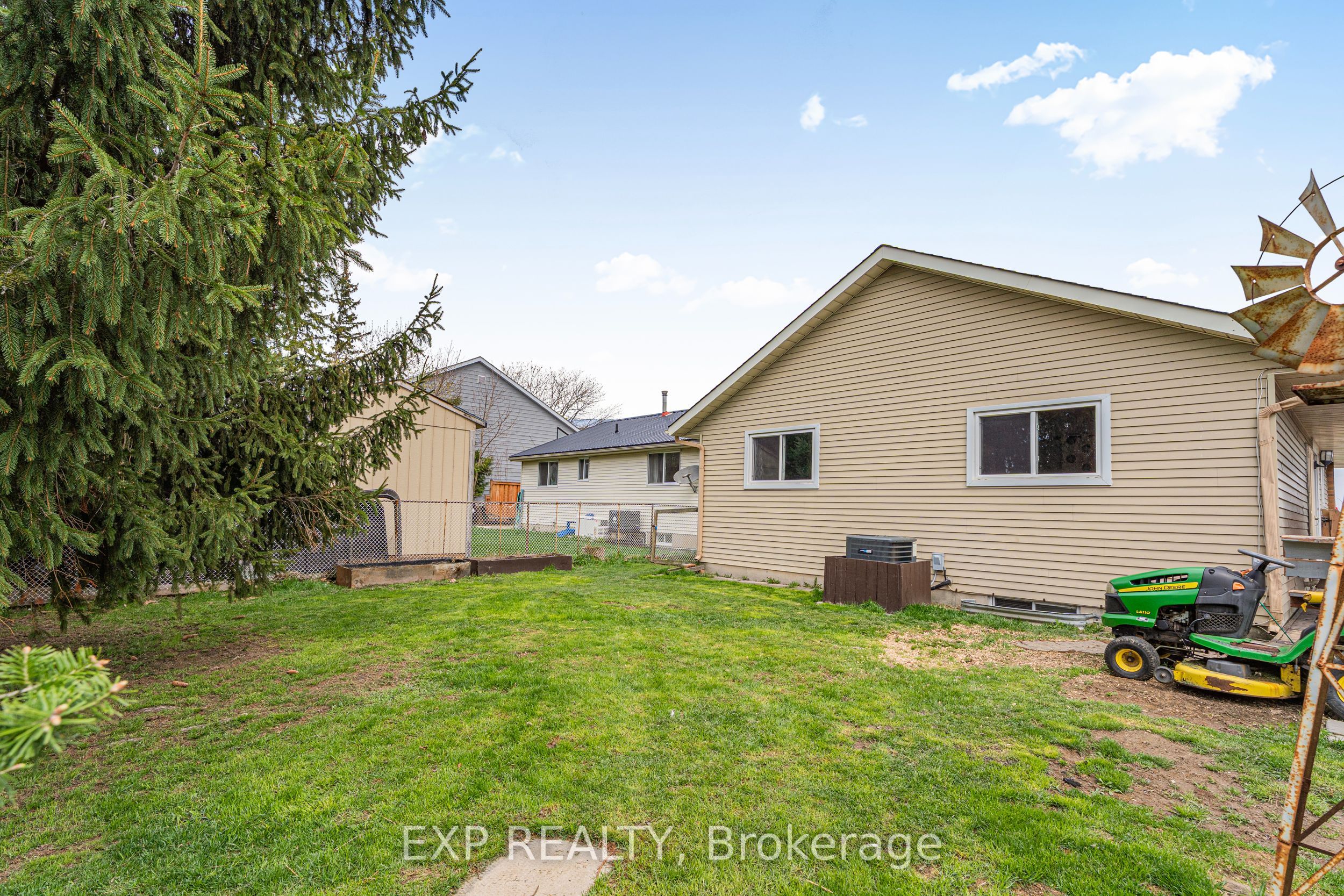 8 Abbott Lane Property Photo 34