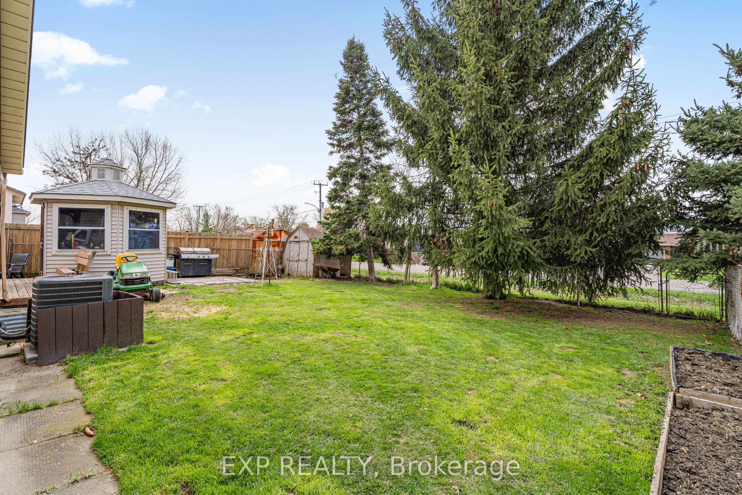 8 Abbott Lane Property Photo 36