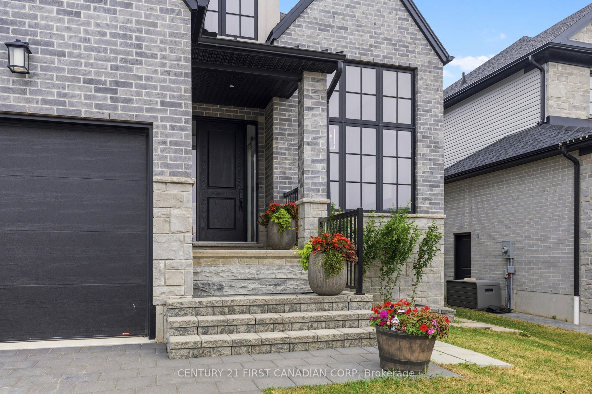 1909 Boardwalk Way Property Photo 3