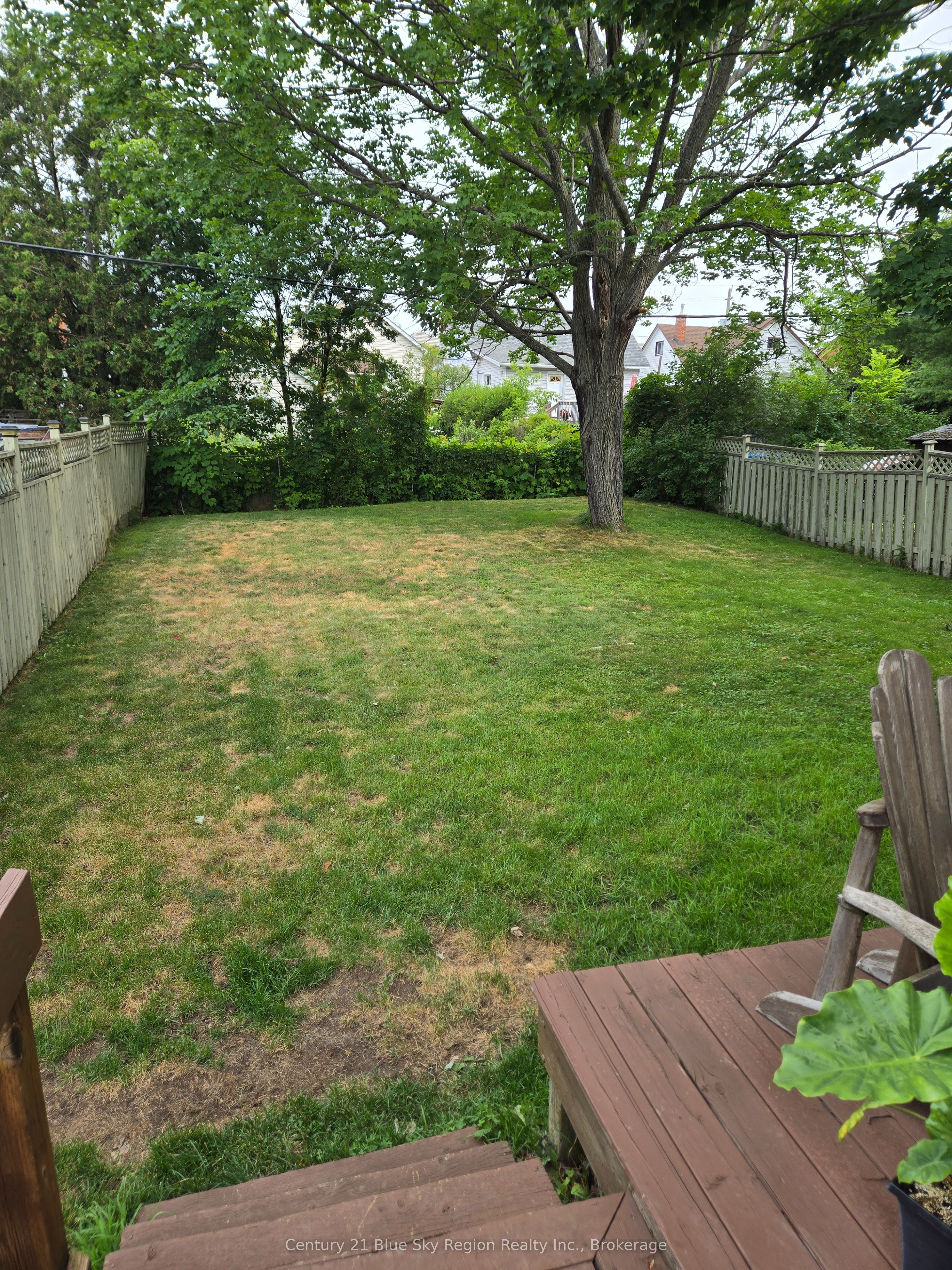 996 Metcalfe Street Property Photo 4