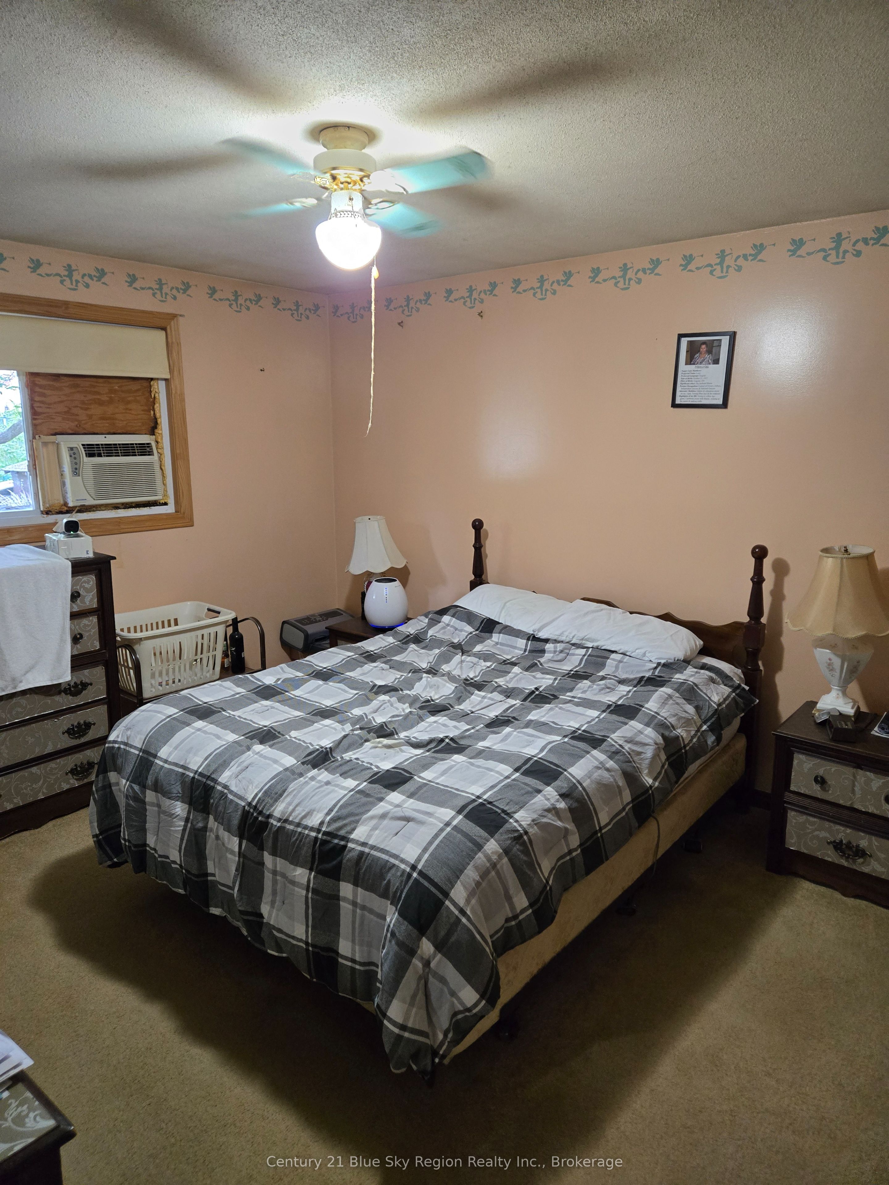 996 Metcalfe Street Property Photo 10