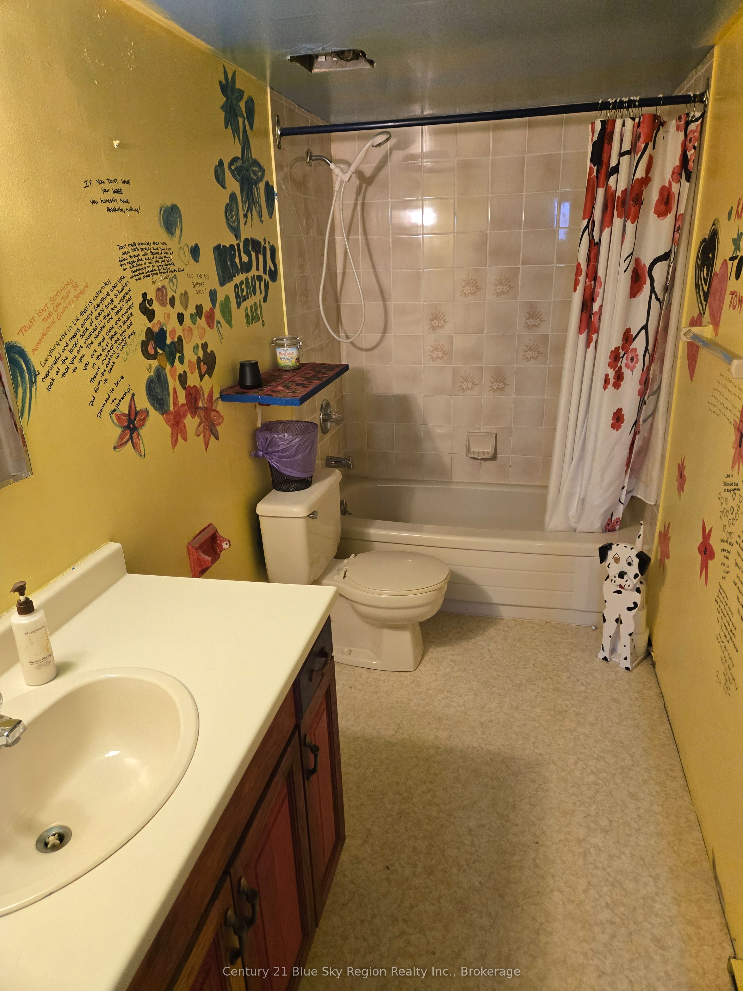 996 Metcalfe Street Property Photo 12