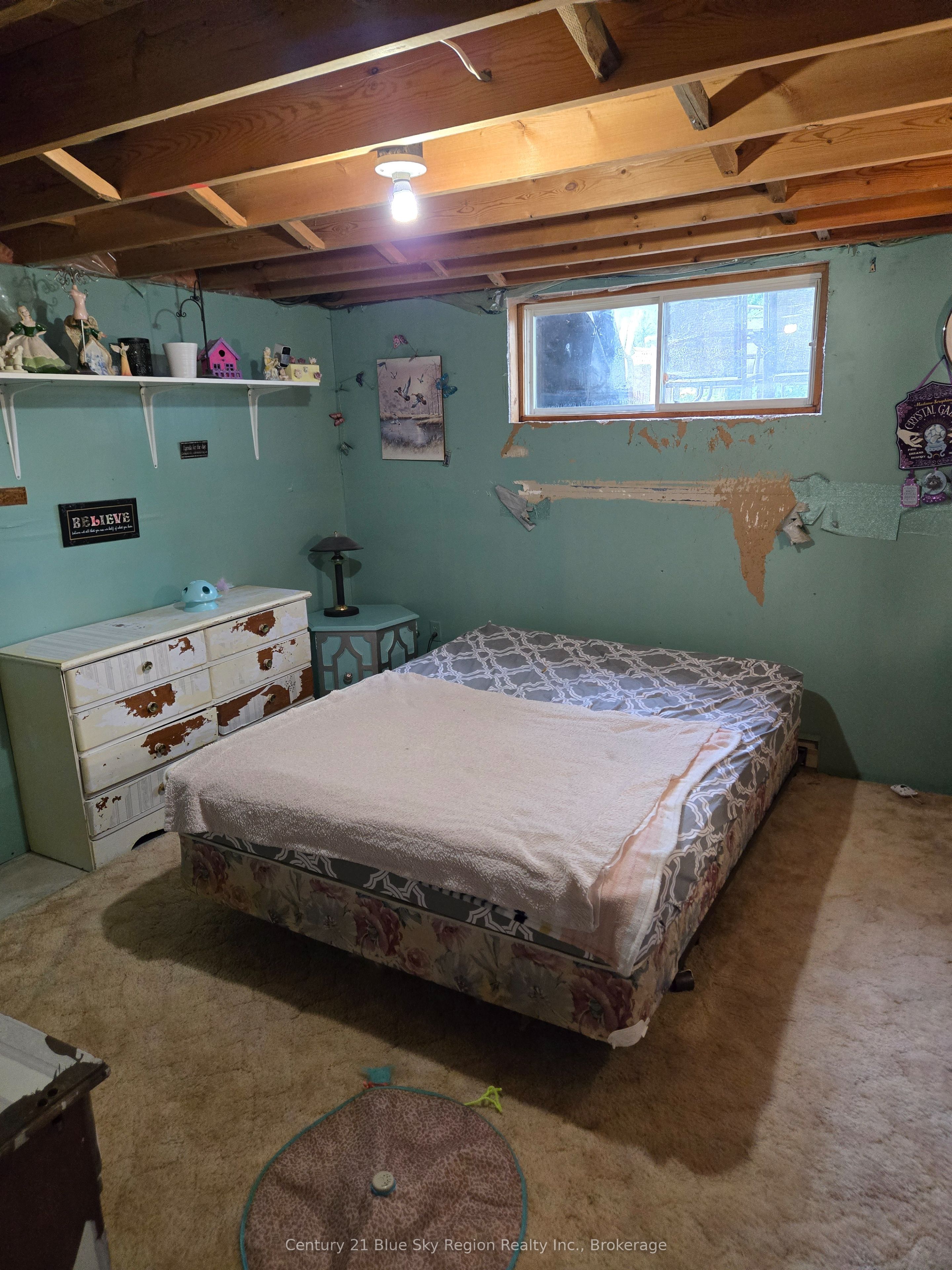996 Metcalfe Street Property Photo 16