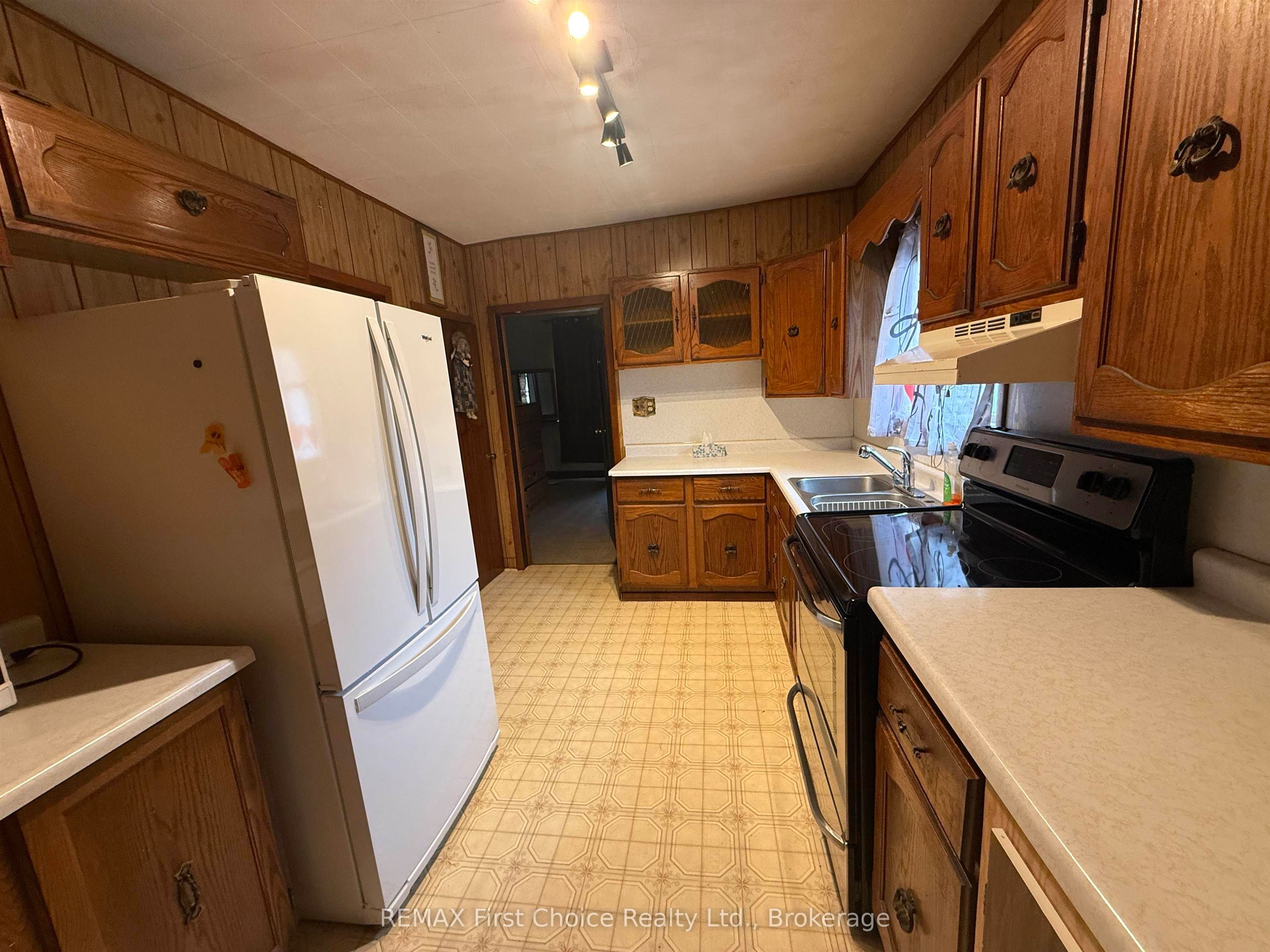 195 West River Road Property Photo 10