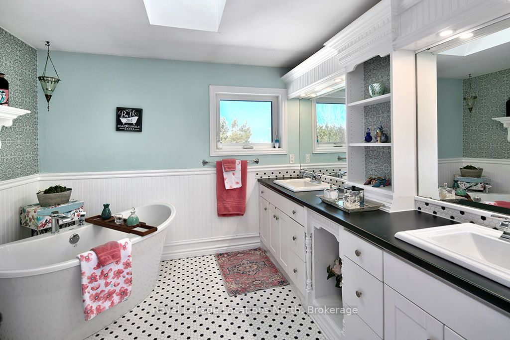 248 St. Vincent Crescent Property Photo 16