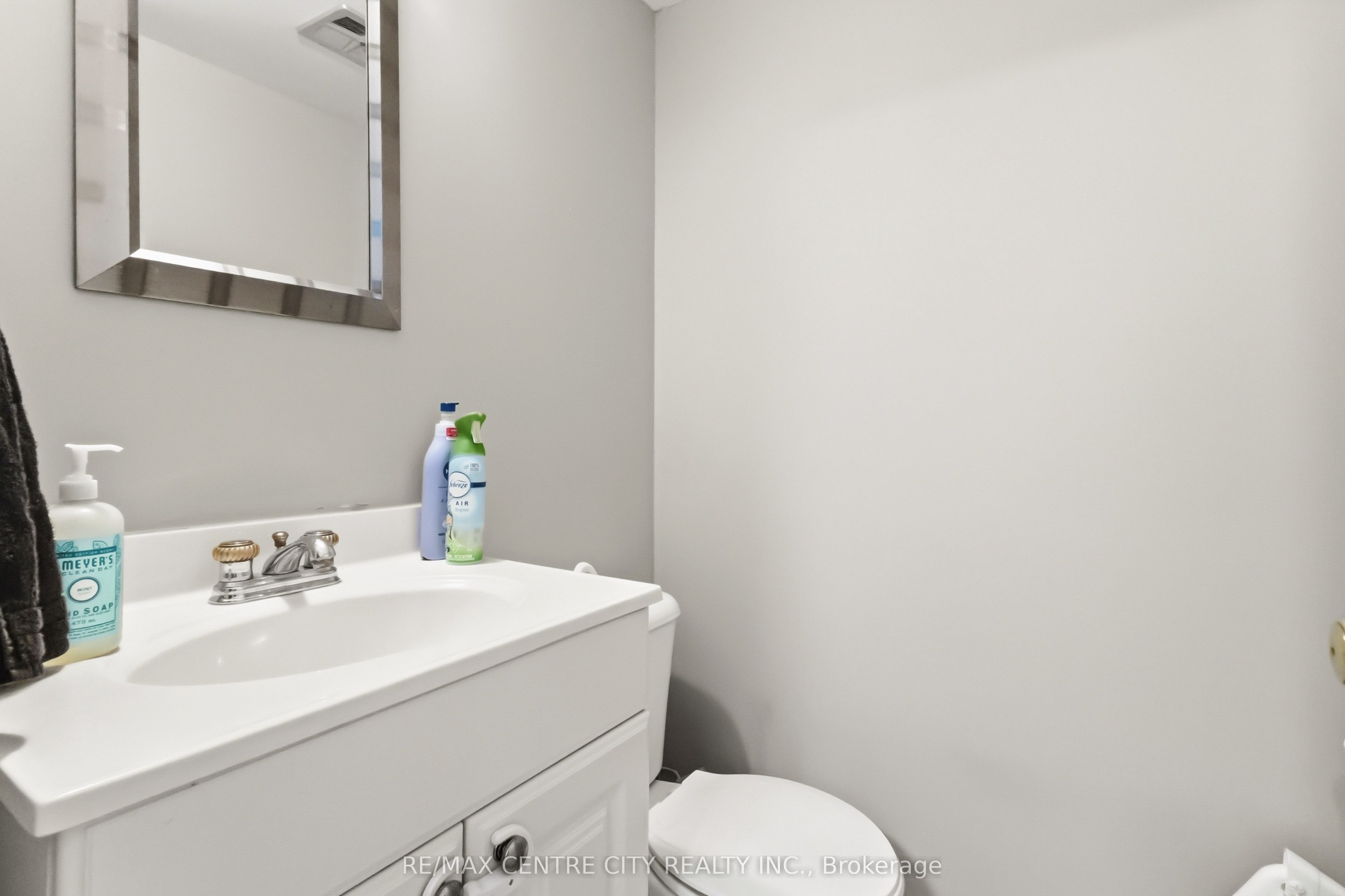 423 Everglade Crescent Property Photo 11
