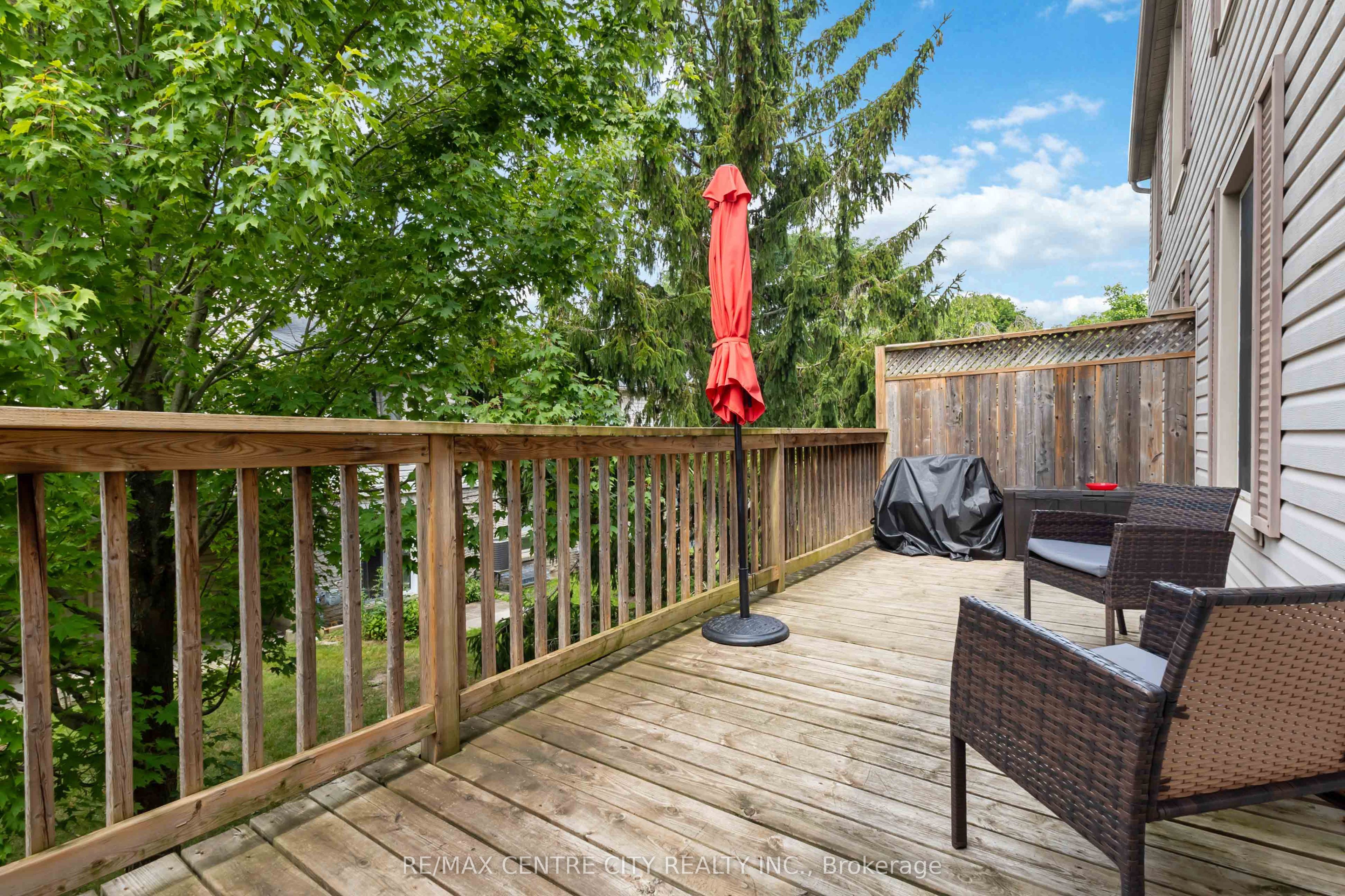 423 Everglade Crescent Property Photo 16
