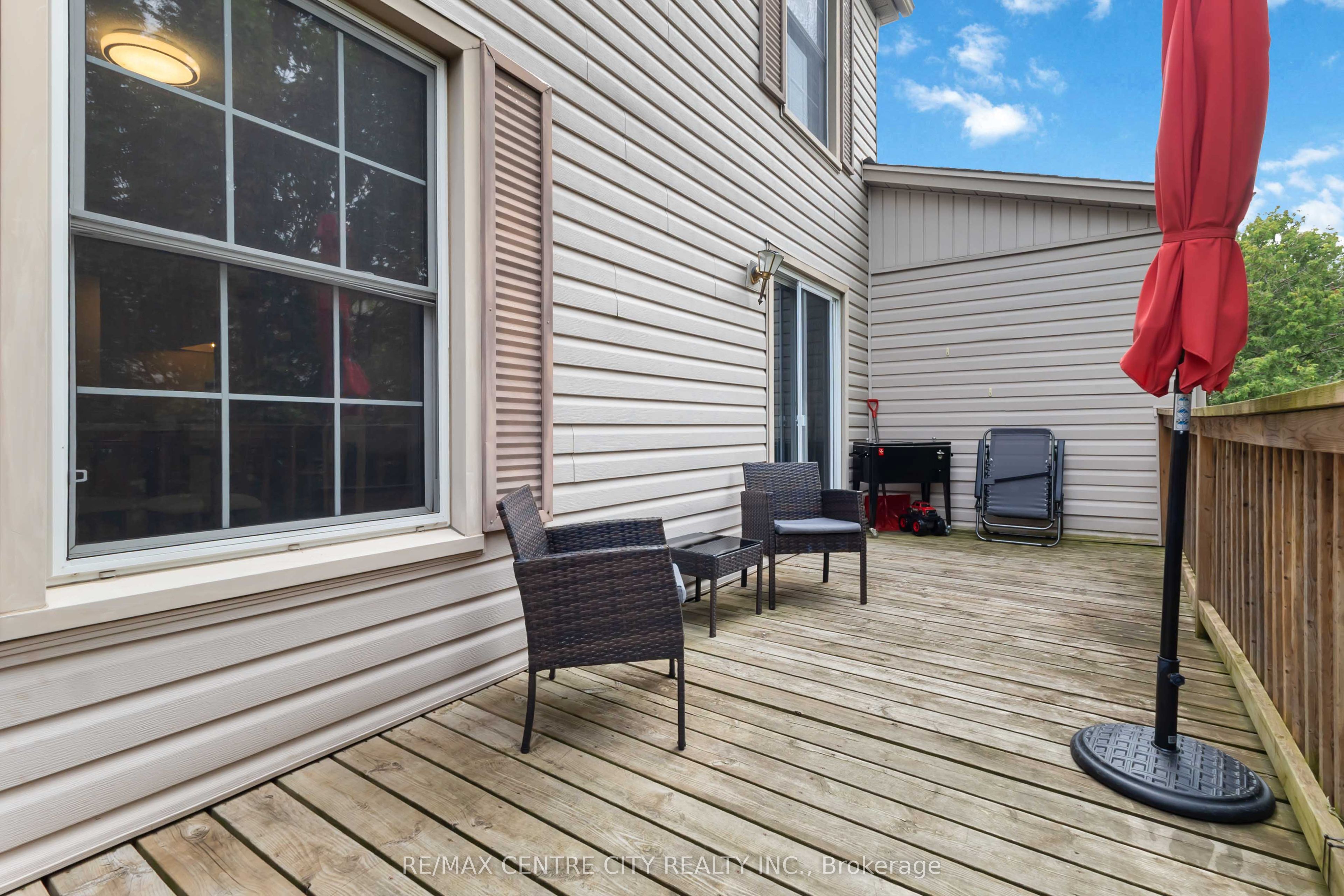 423 Everglade Crescent Property Photo 17