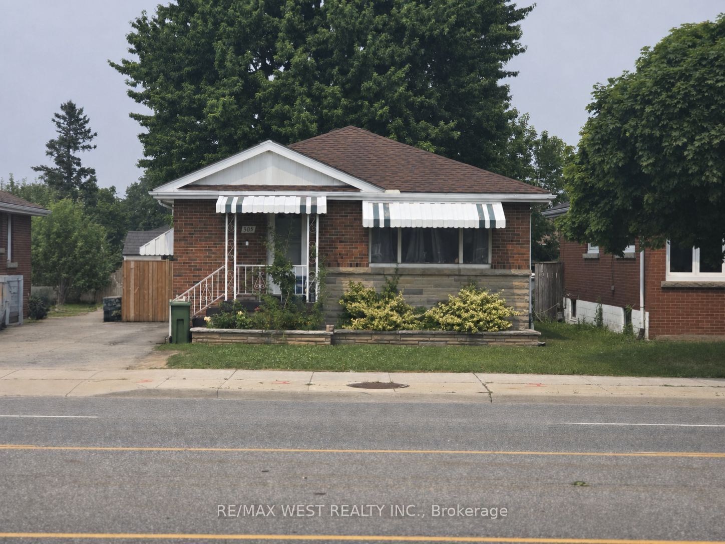 305 Mohawk Road E Property Photo 1