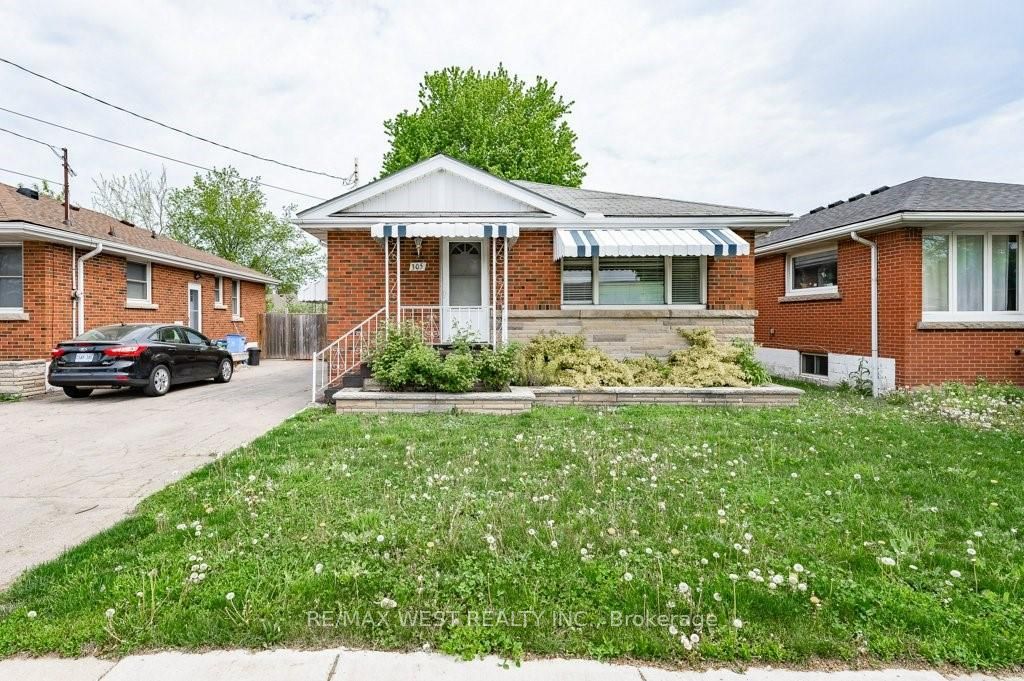 305 Mohawk Road E Property Photo 2