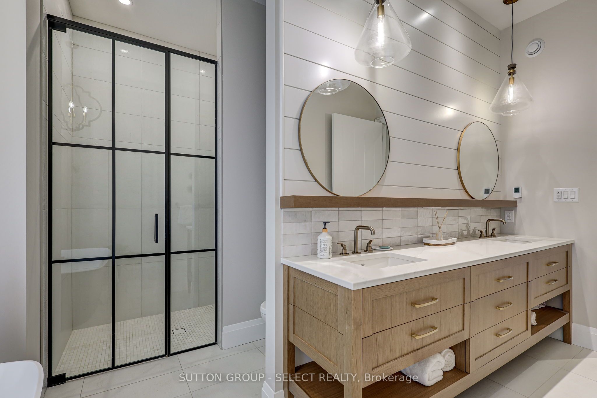 2397 Meadowlands Way Property Photo 6