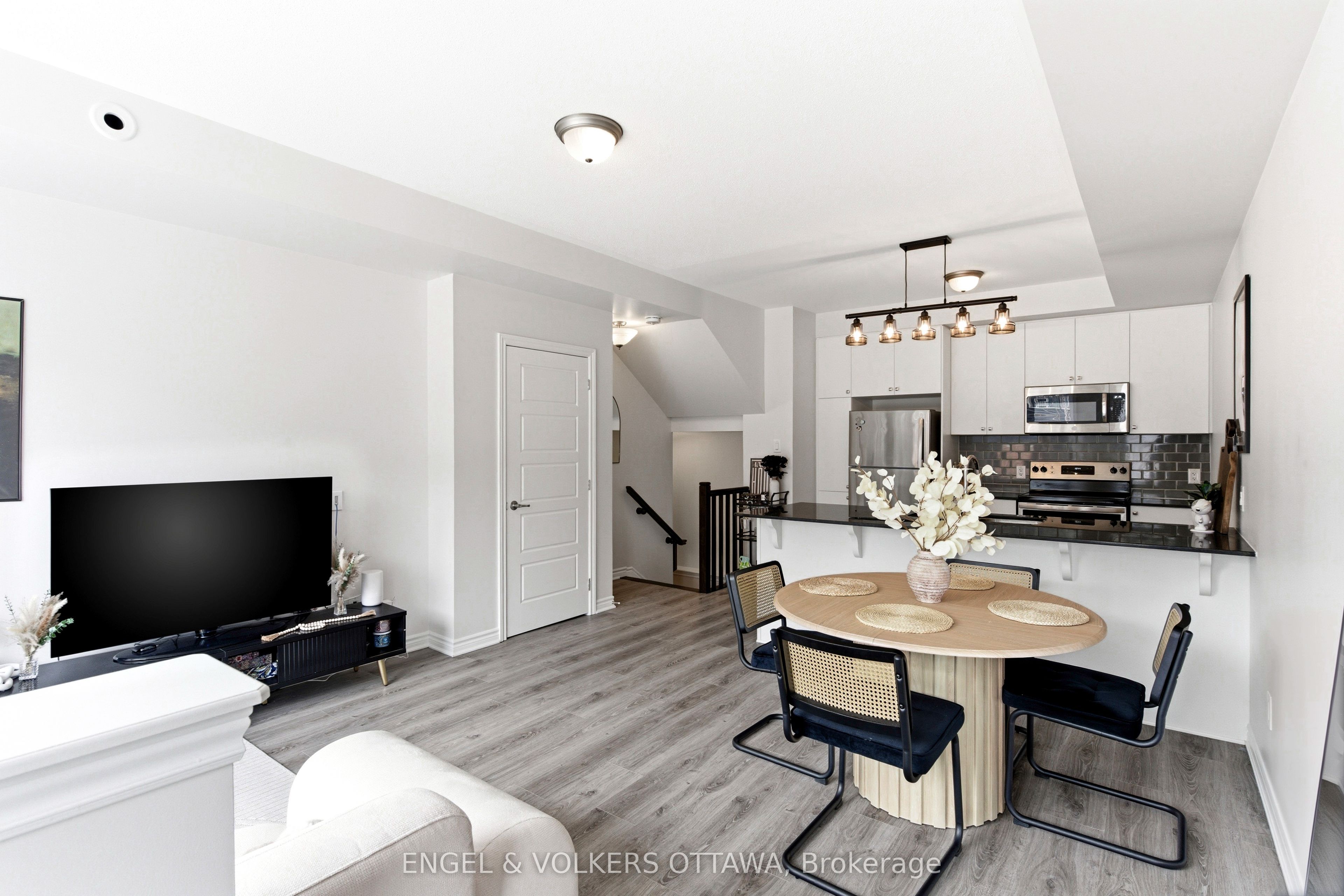 808 Kiniw Private Property Photo 5