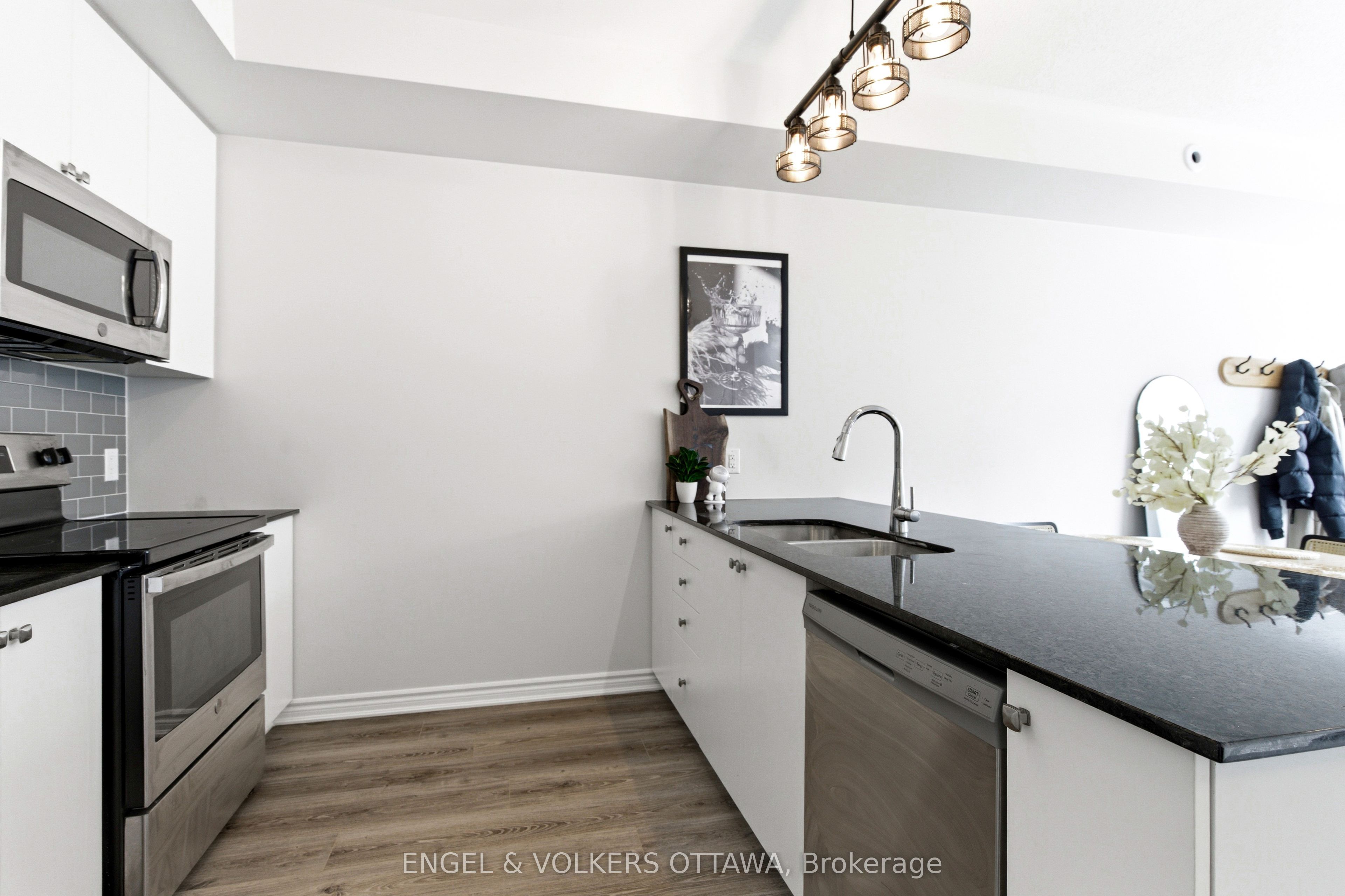 808 Kiniw Private Property Photo 10