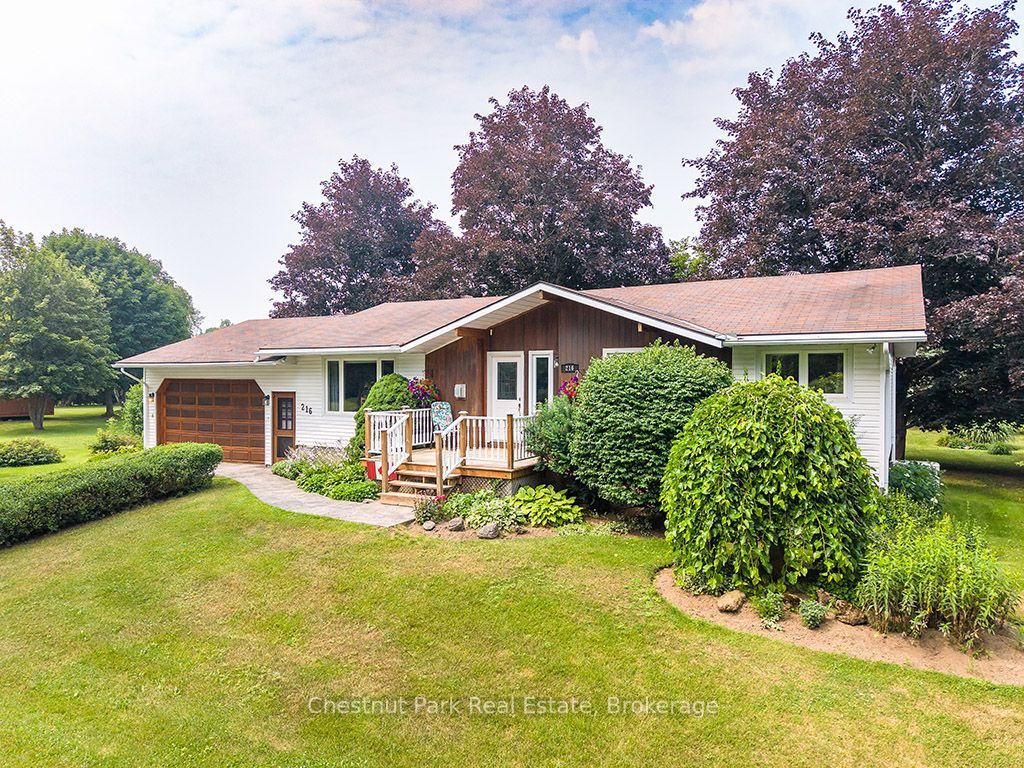 216 Margaret Street N Property Photo 1