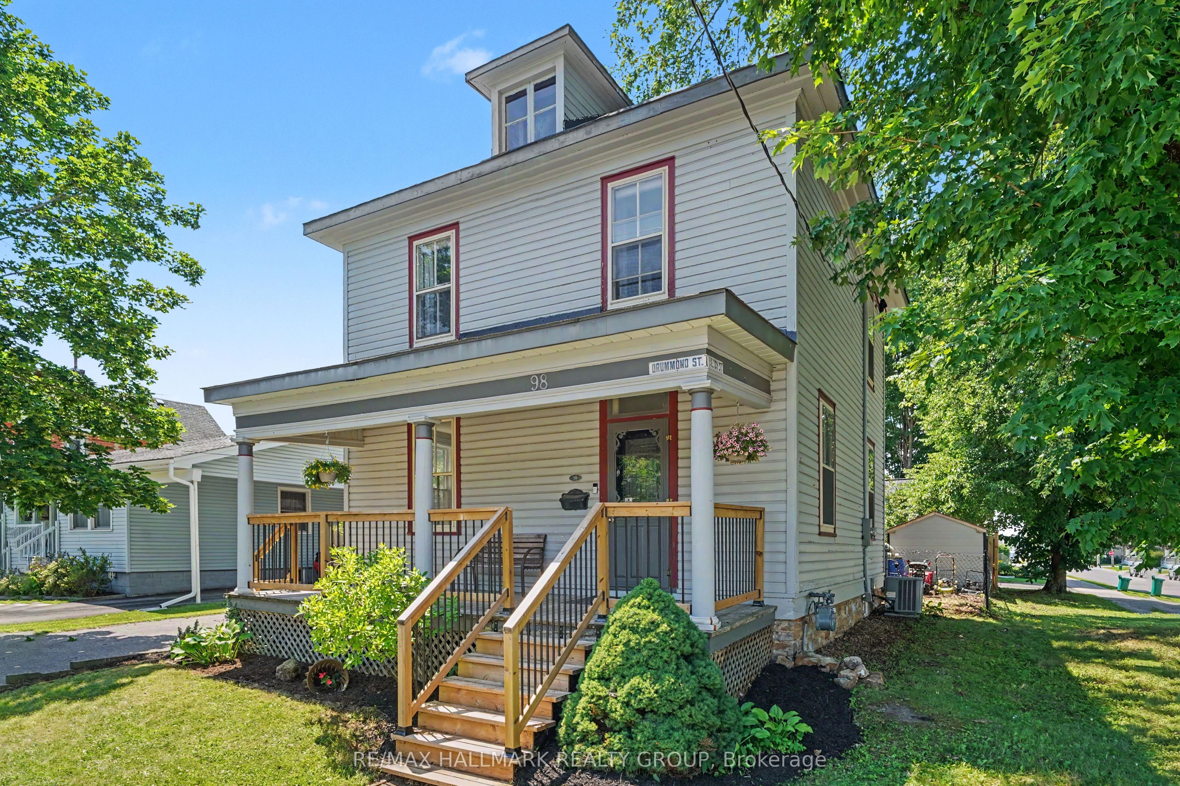 98 Drummond Street E Property Photo 1