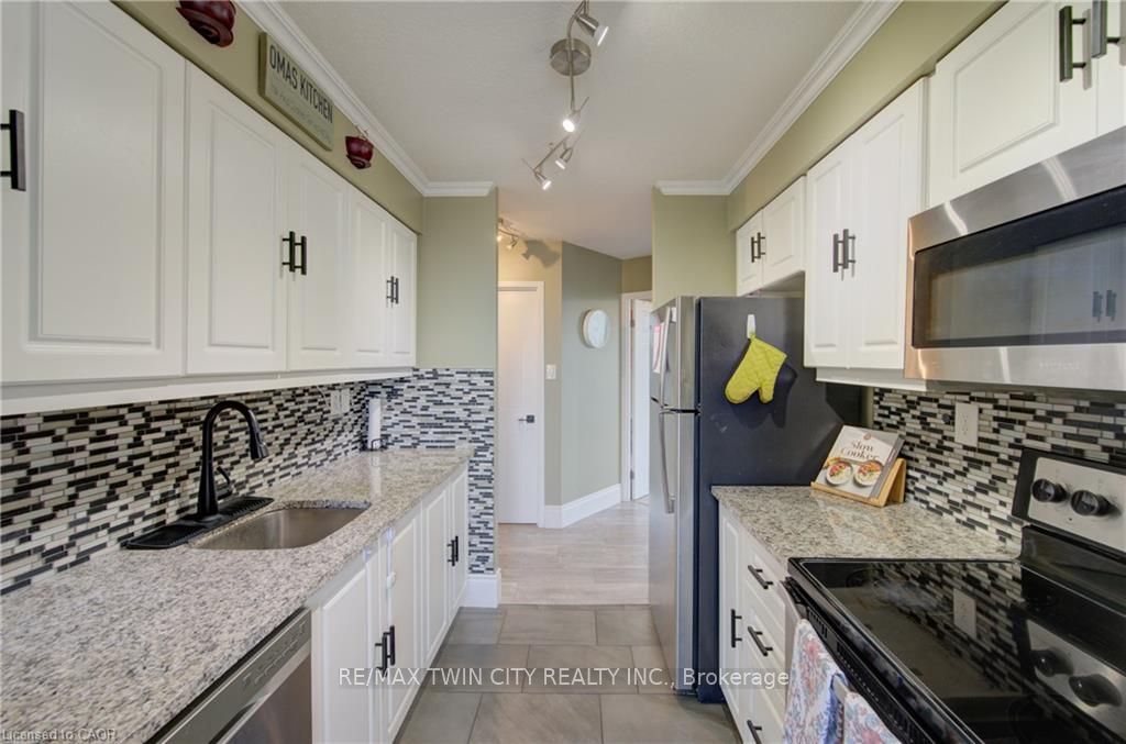 3227 King Street E 409 Property Photo 6