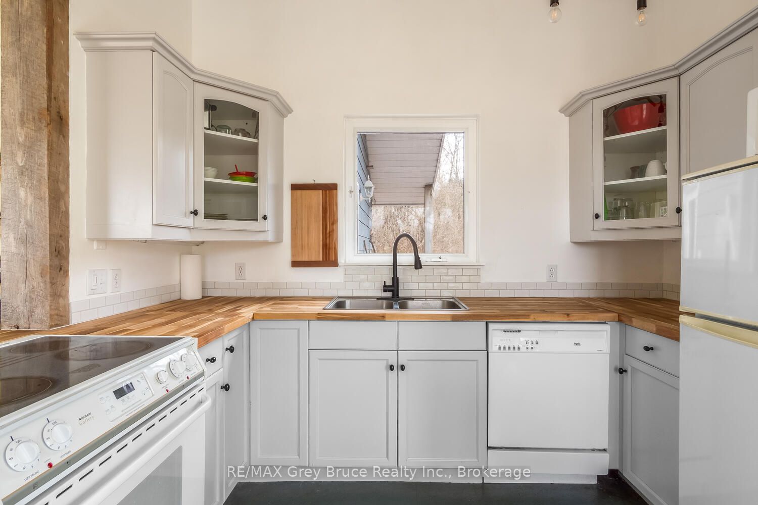 65 Lawrence Road Property Photo 11