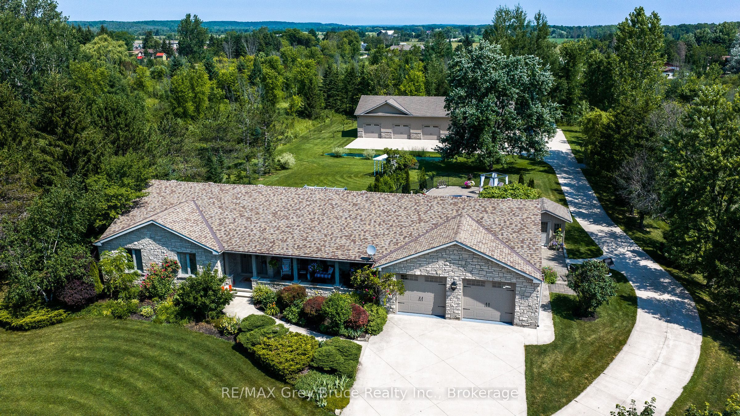 913 27th Street W Property Photo 1