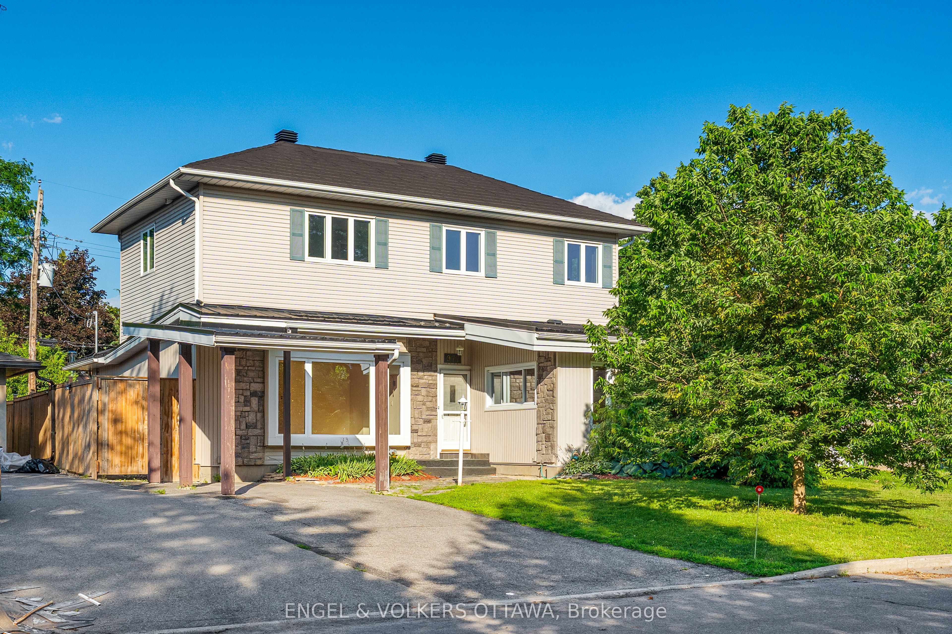 977 Blythdale Road Property Photo 1