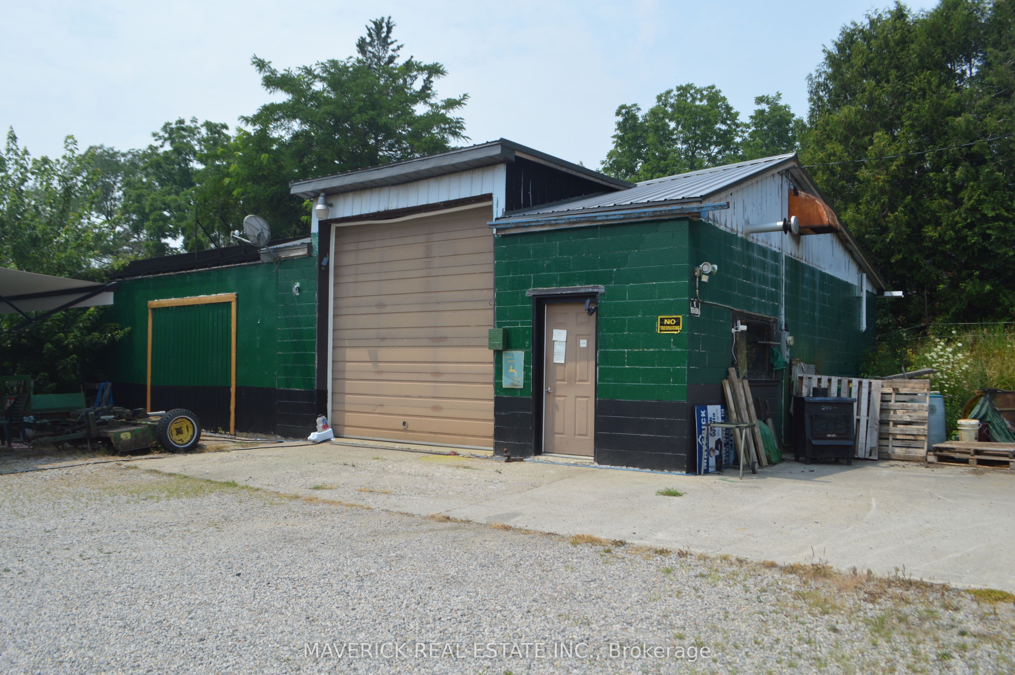 1742 Longwoods Road Property Photo 1